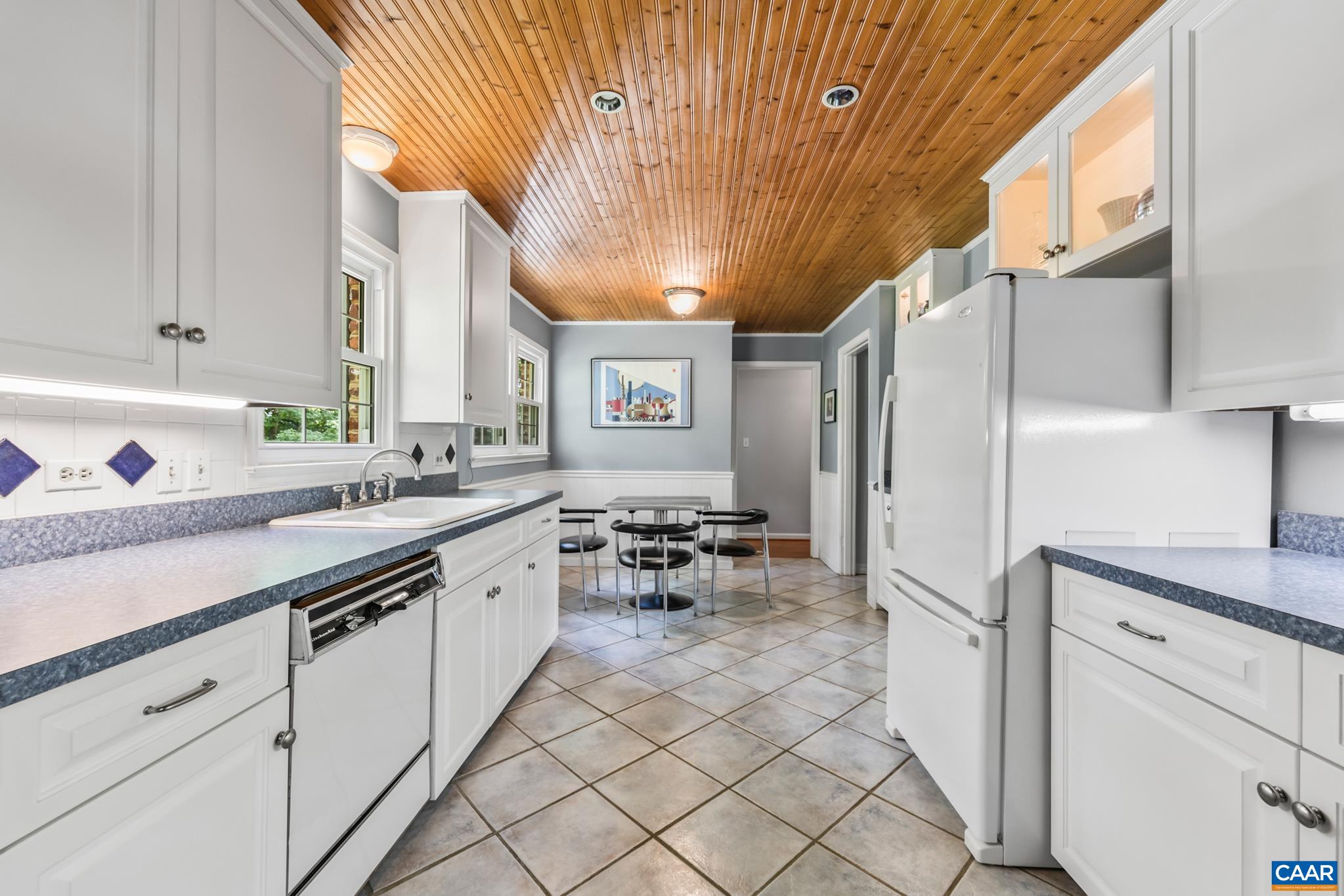 2402 BENNINGTON RD