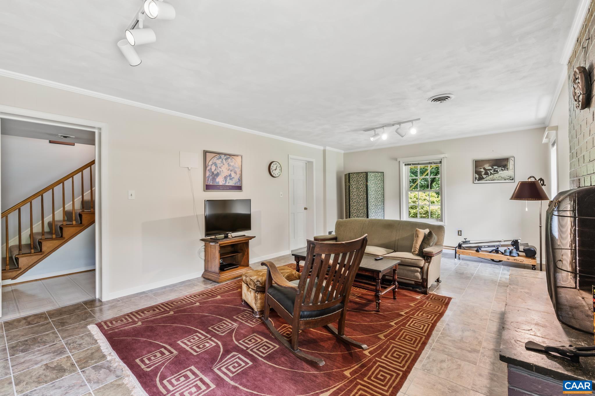 2402 BENNINGTON RD