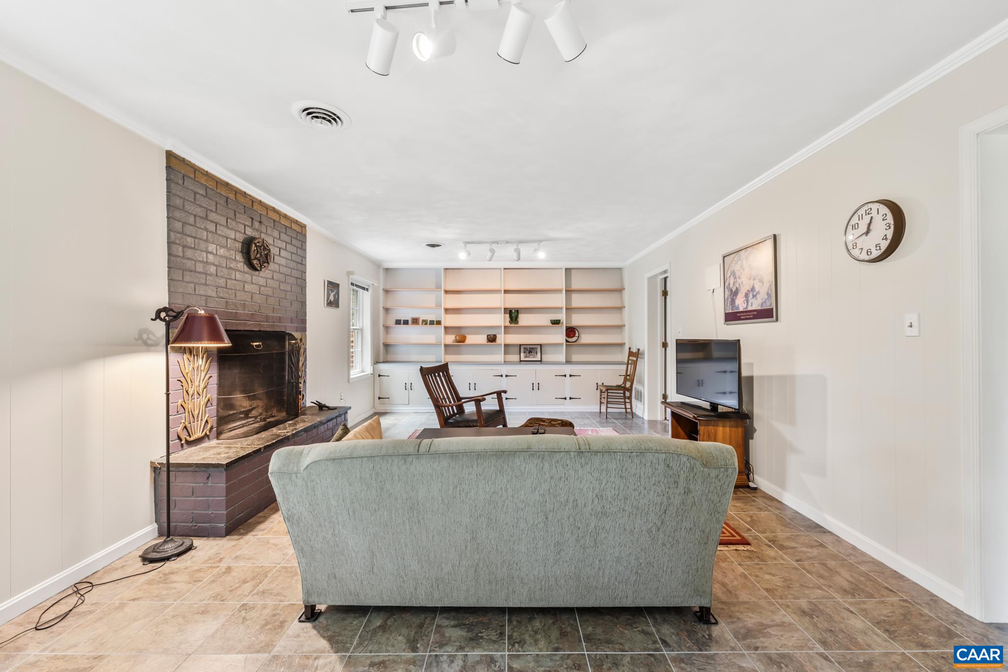 2402 BENNINGTON RD