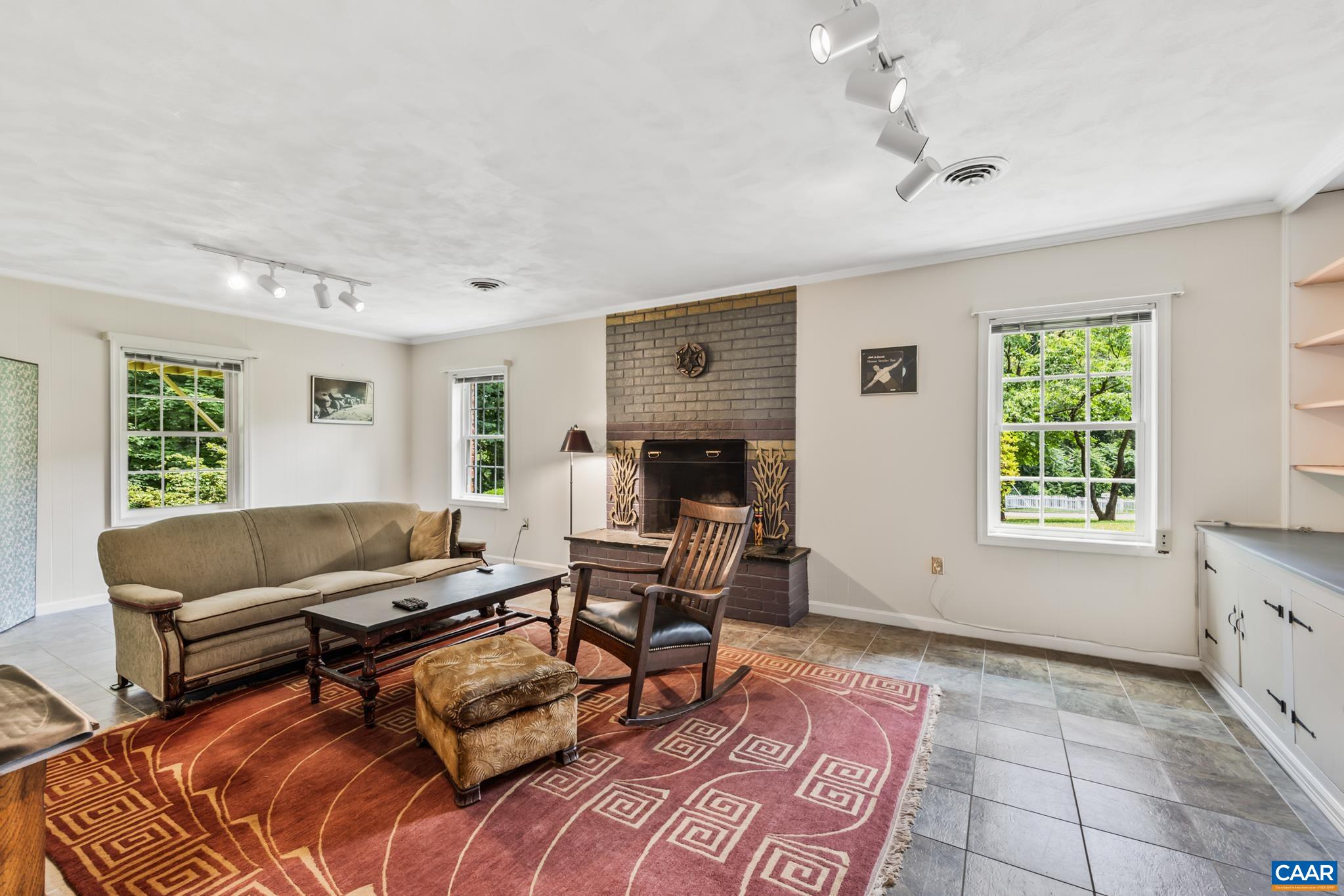 2402 BENNINGTON RD
