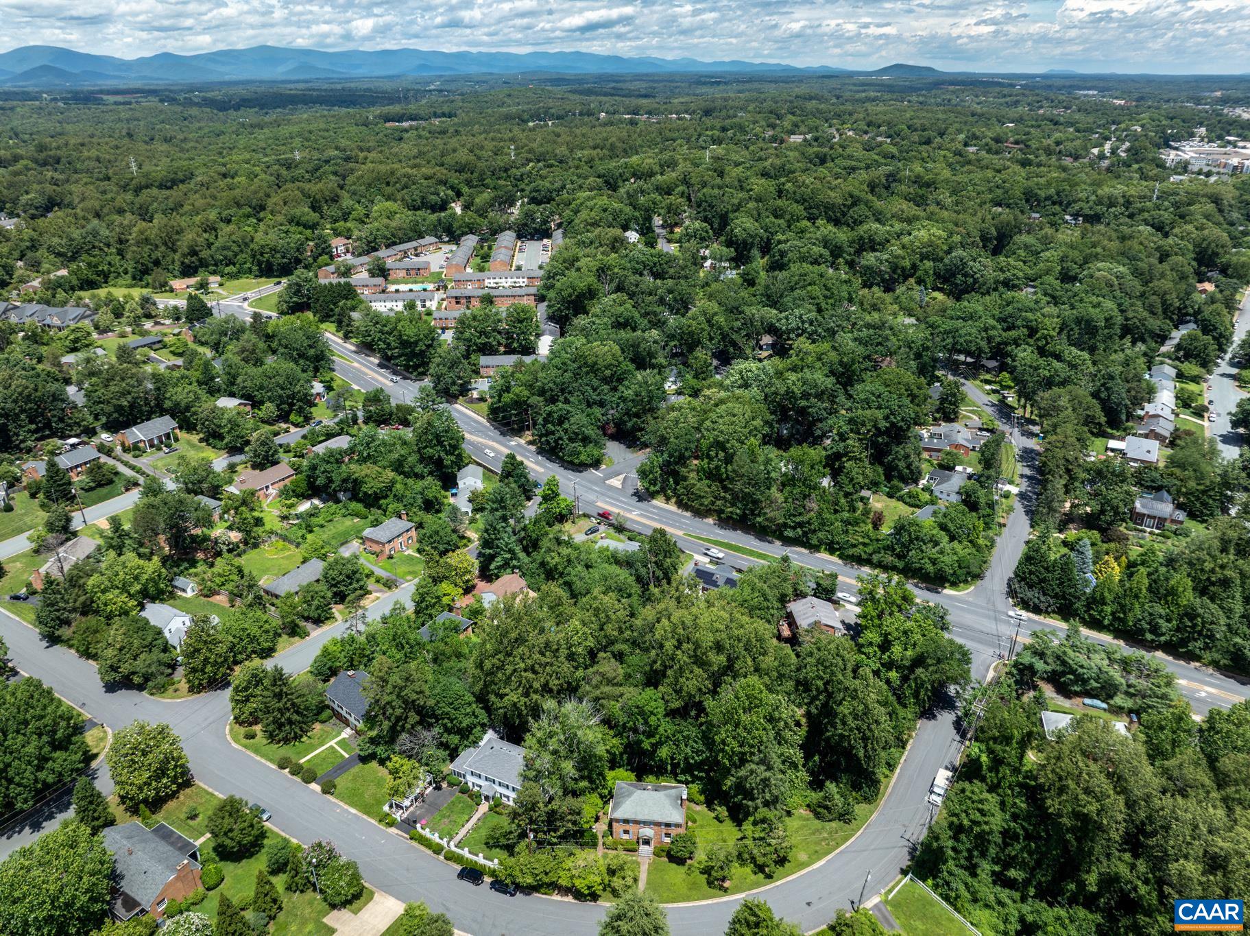 2402 BENNINGTON RD