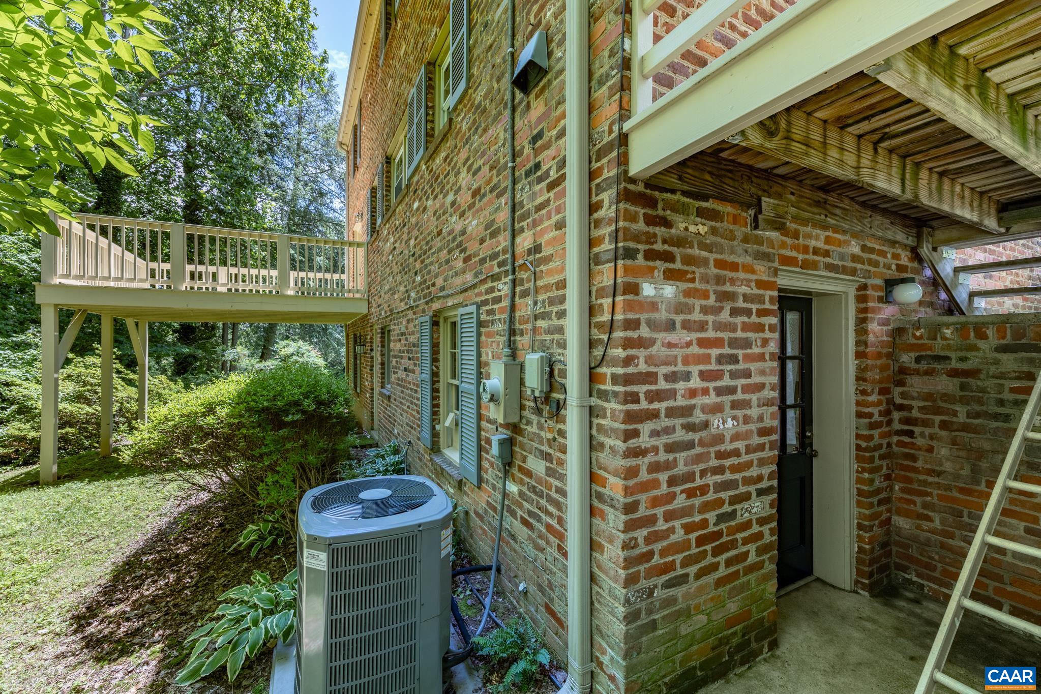 2402 BENNINGTON RD