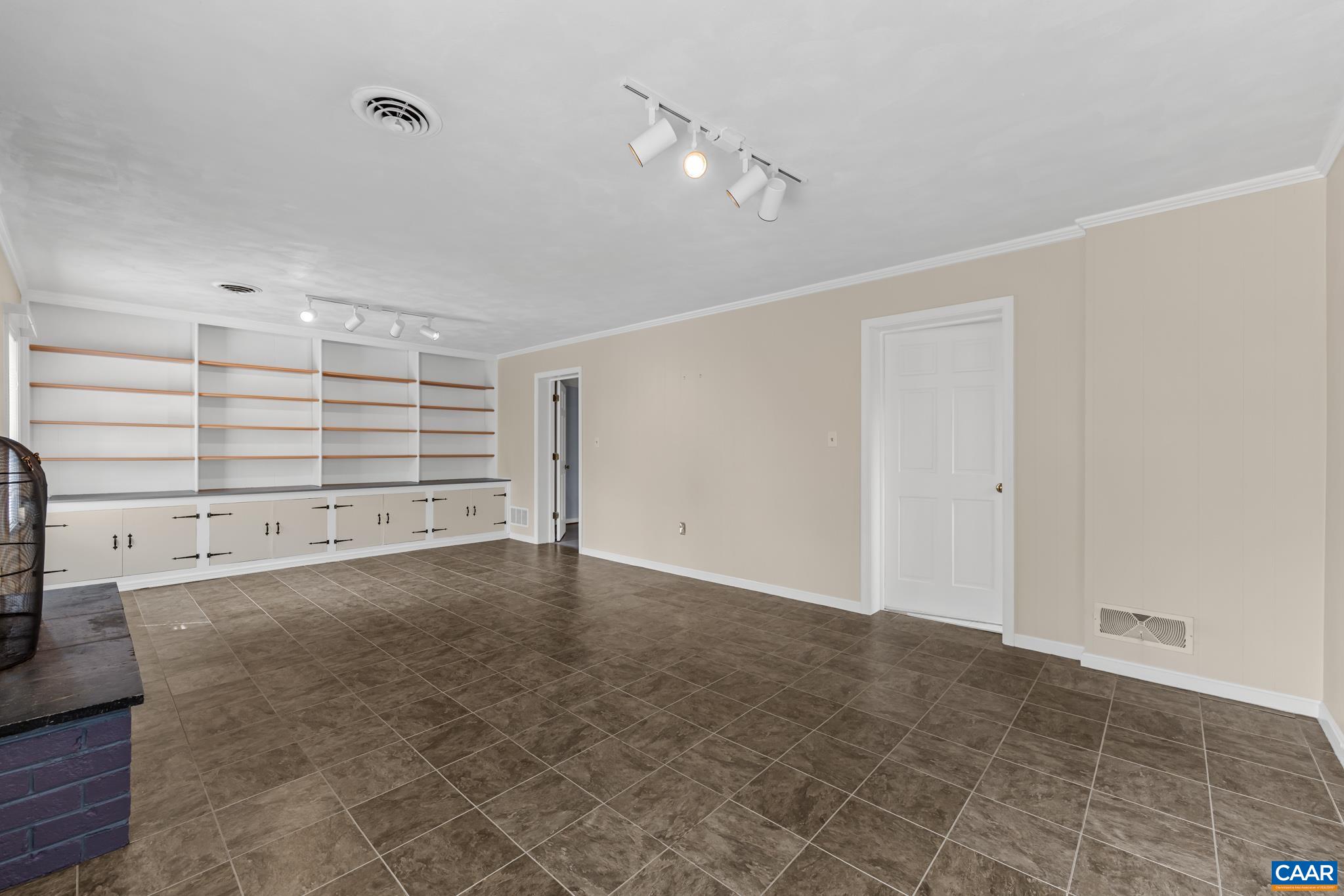 2402 BENNINGTON RD