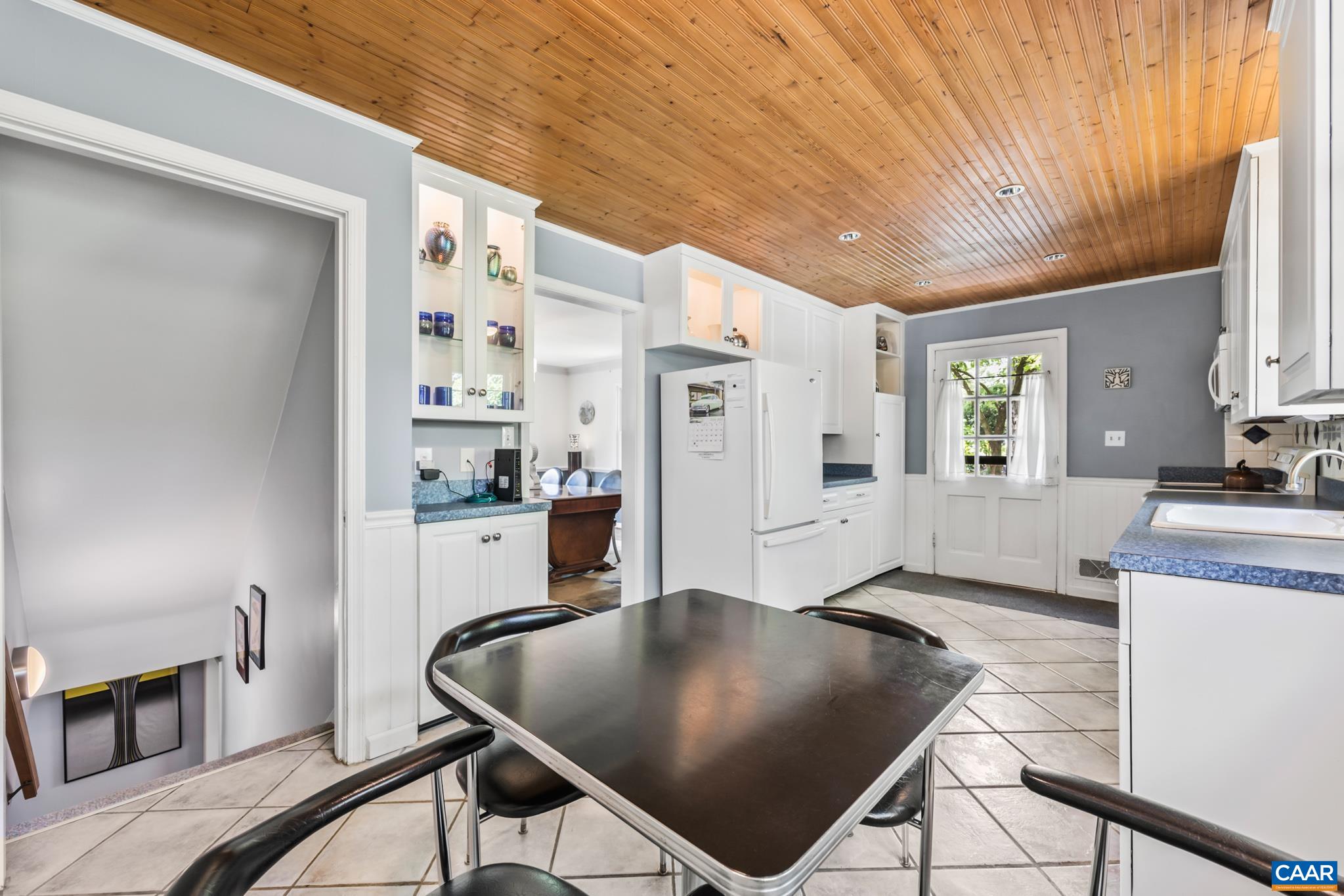 2402 BENNINGTON RD