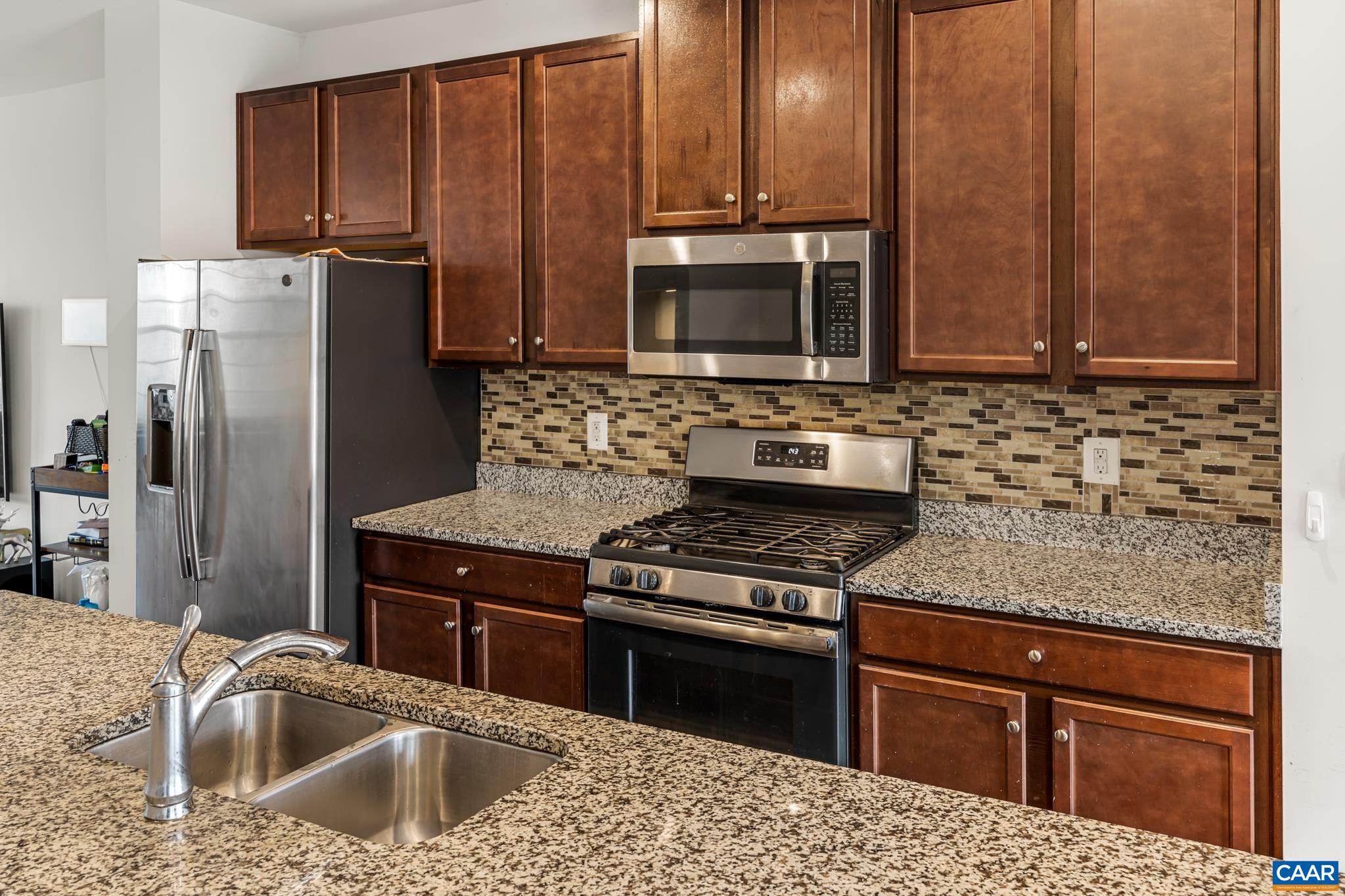 2124 ELM TREE CT