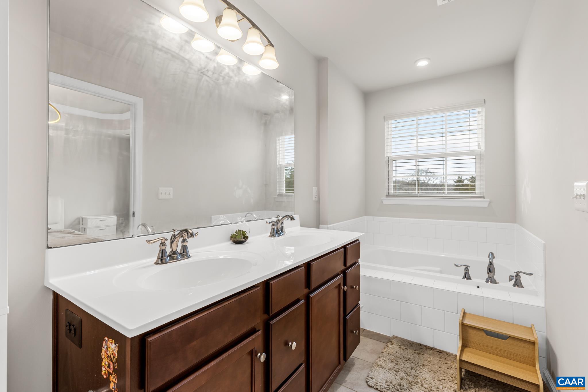 2124 ELM TREE CT