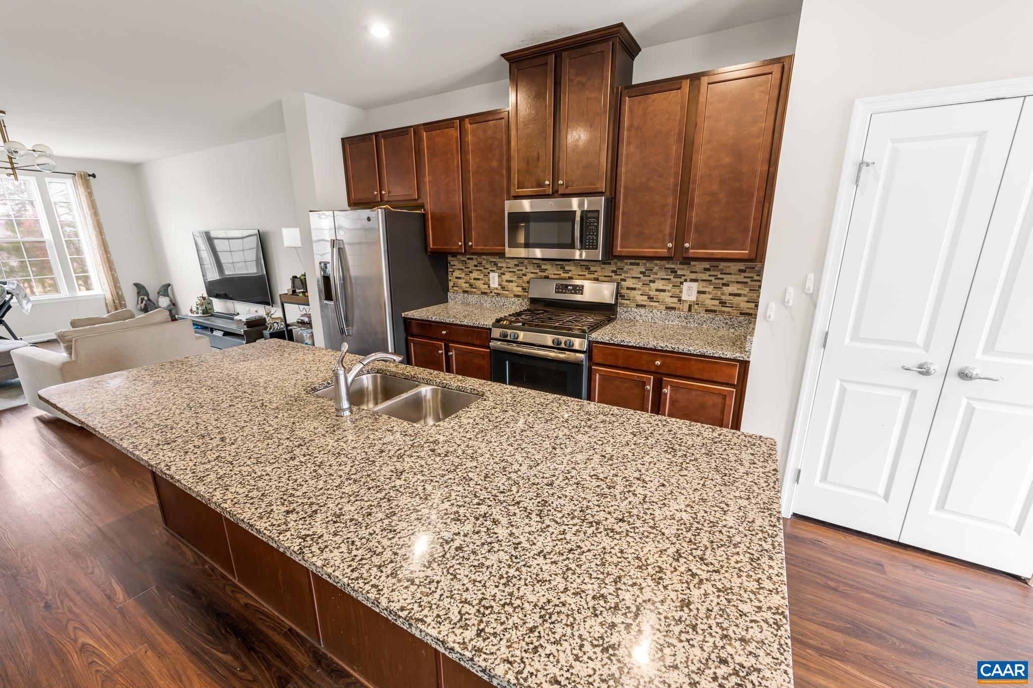 2124 ELM TREE CT