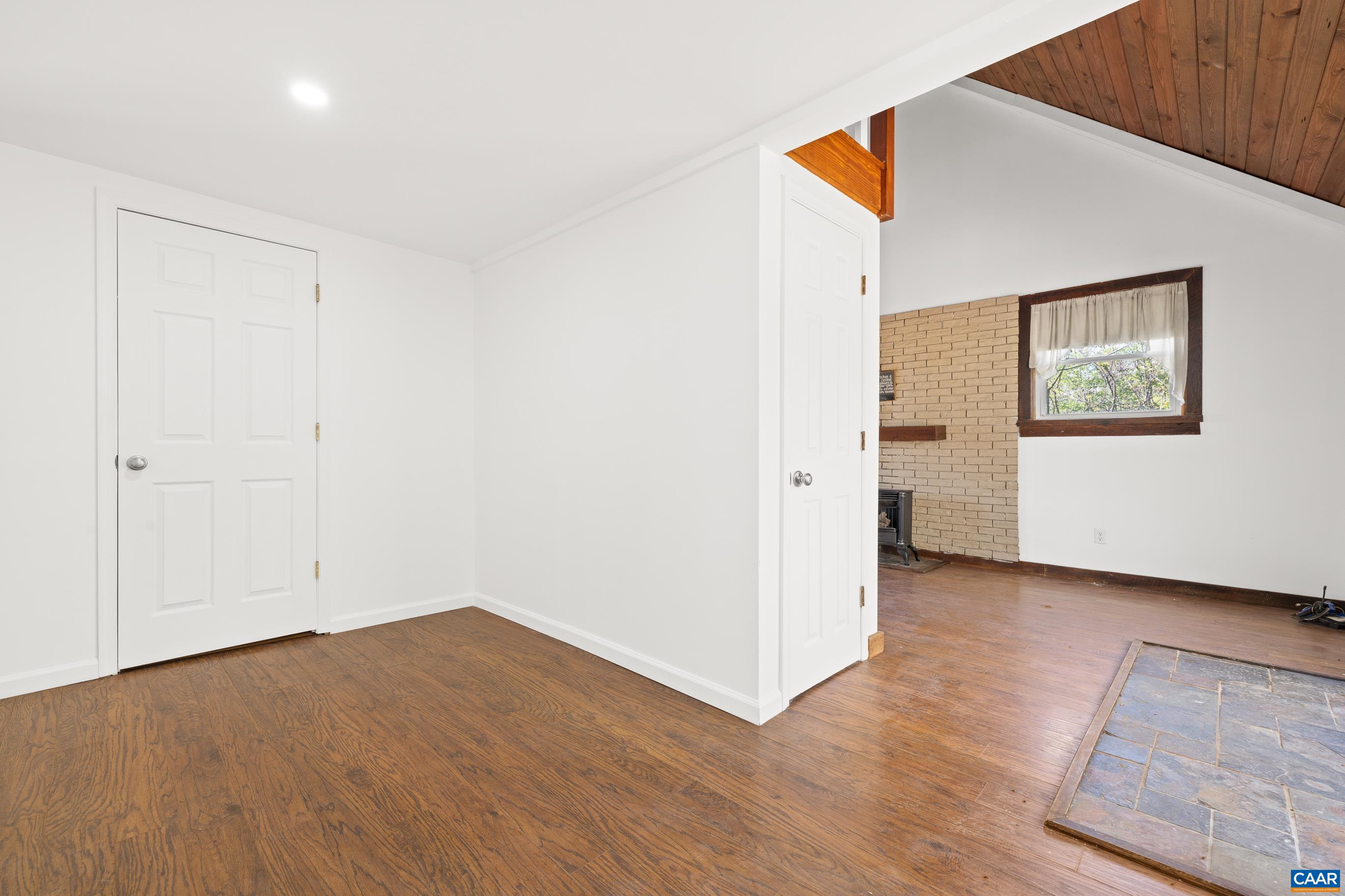 1112 RED BIRD DR