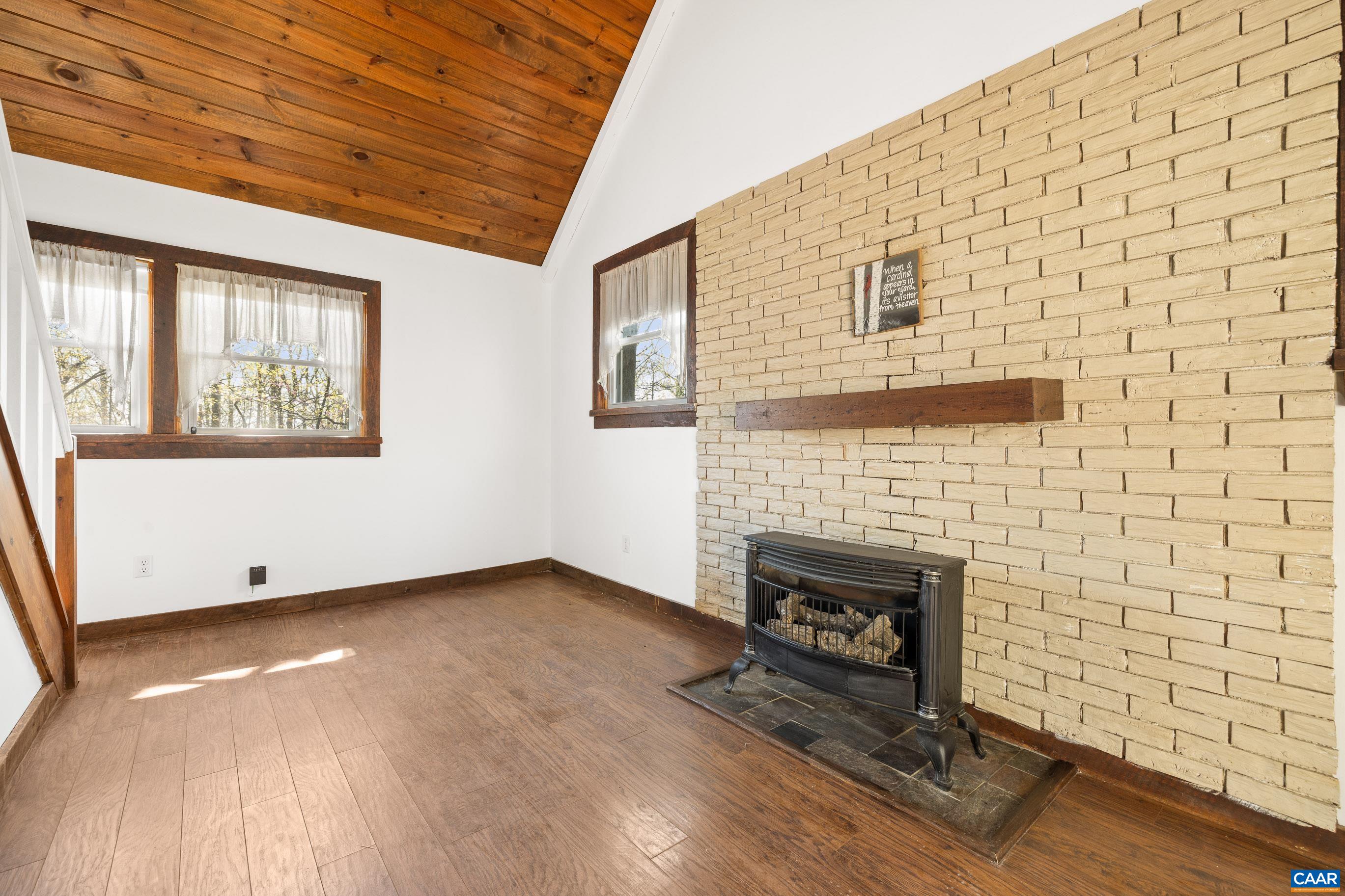 1112 RED BIRD DR