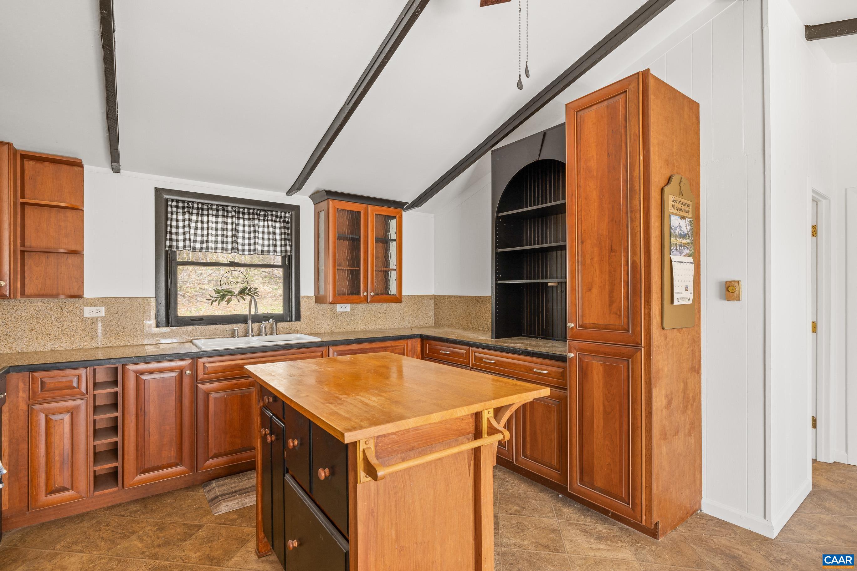 1112 RED BIRD DR