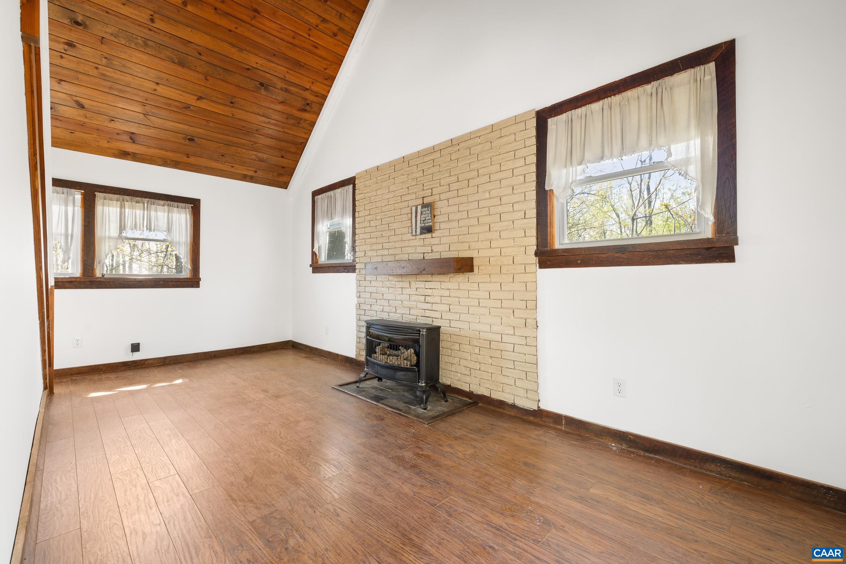 1112 RED BIRD DR