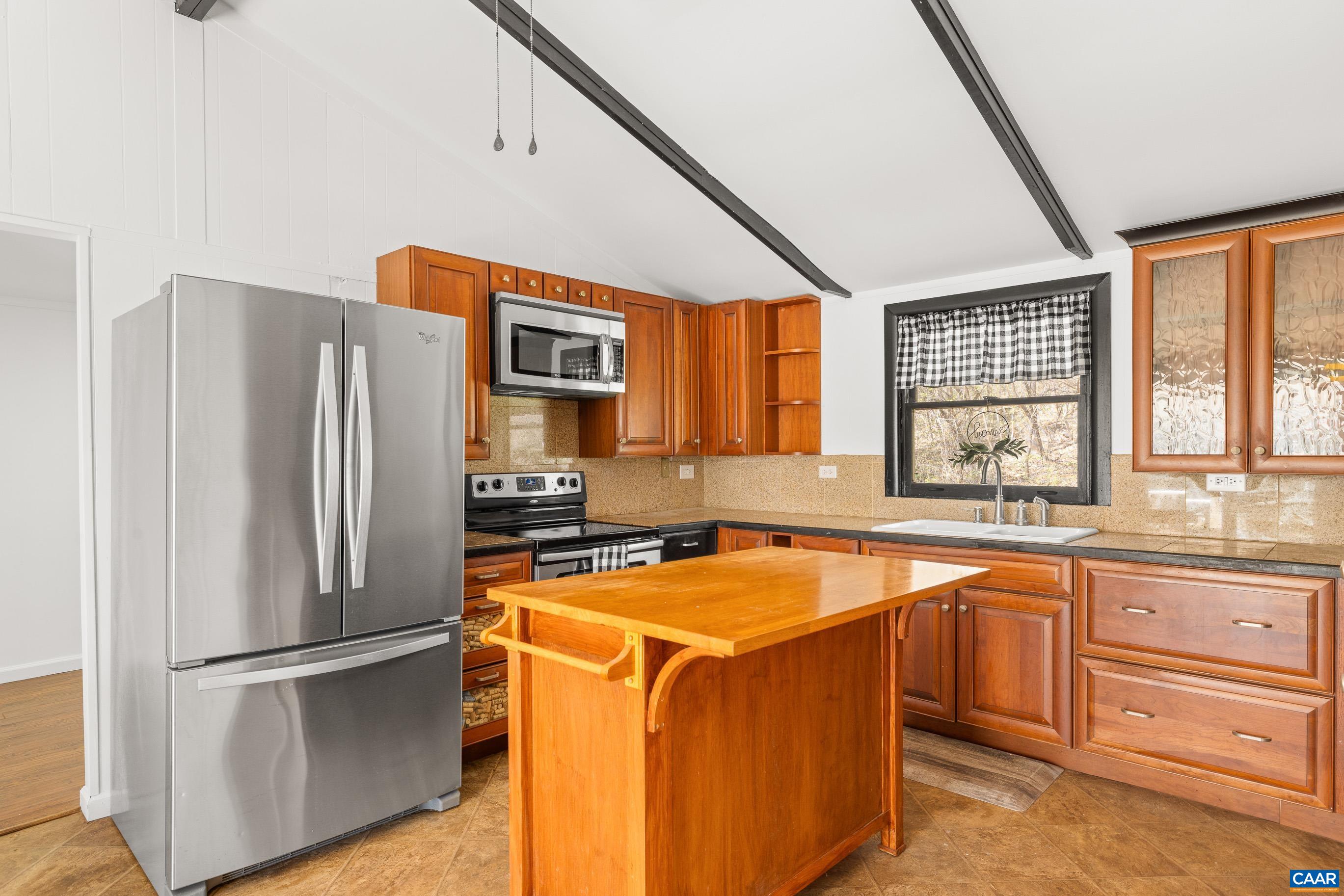 1112 RED BIRD DR