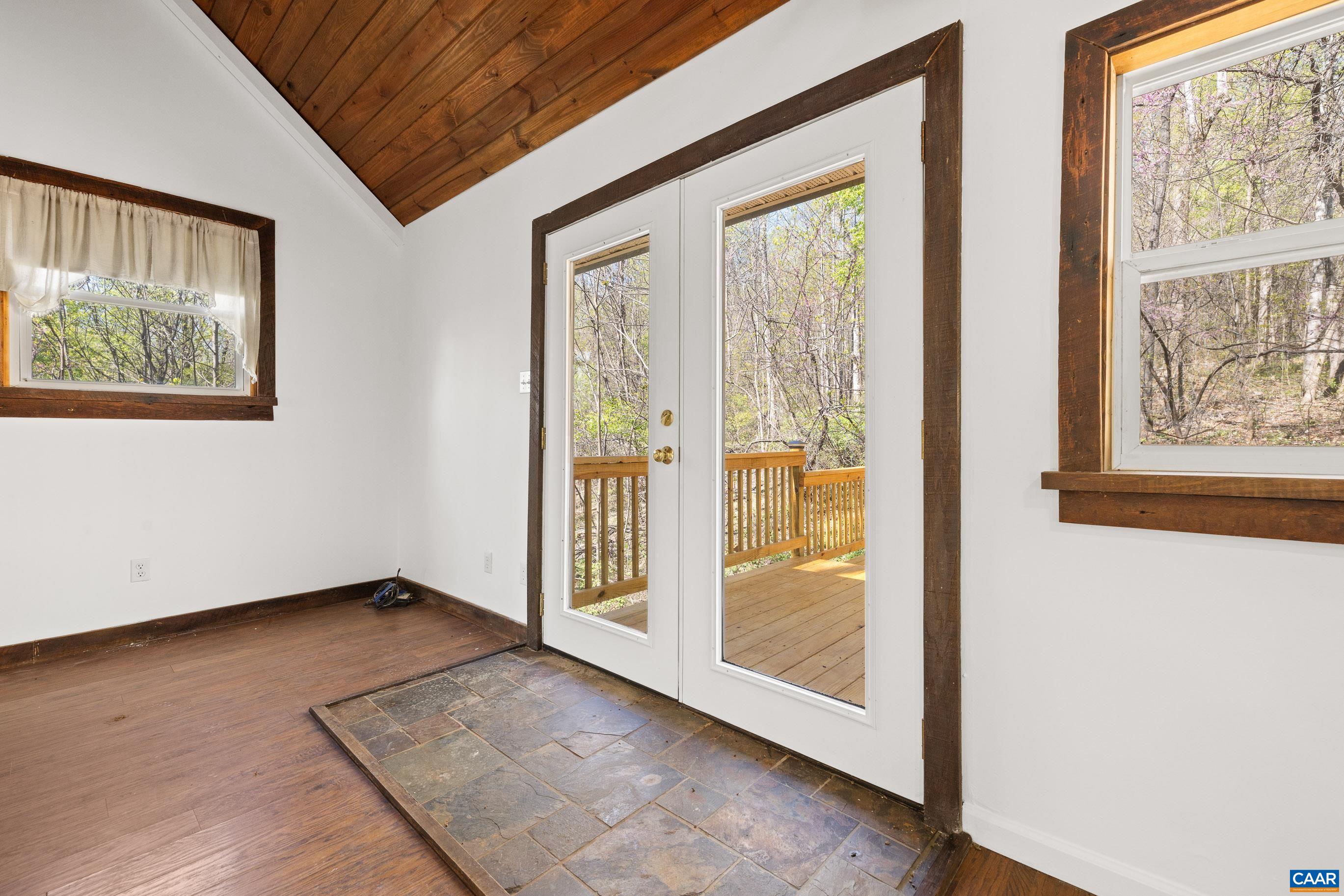 1112 RED BIRD DR