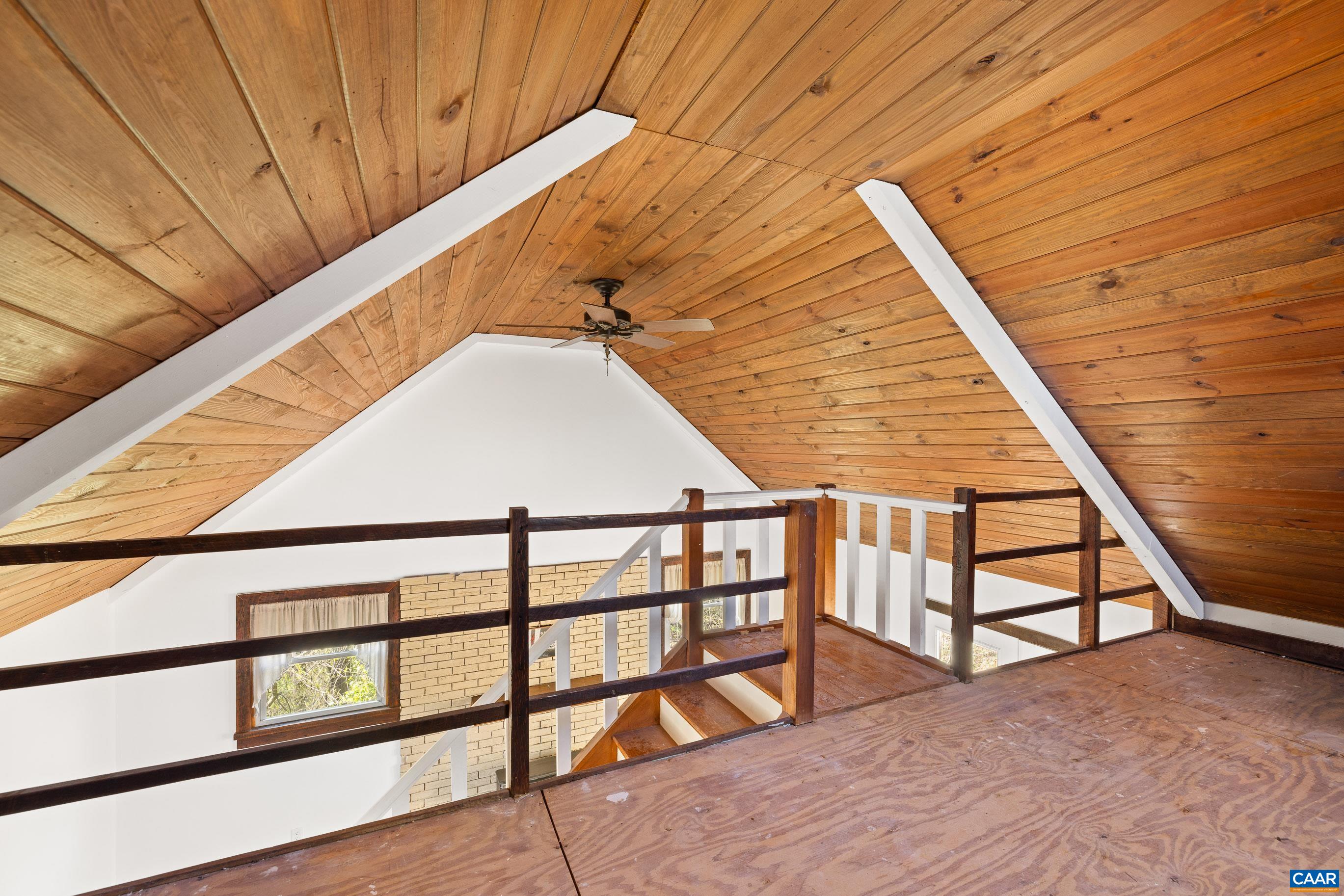 1112 RED BIRD DR