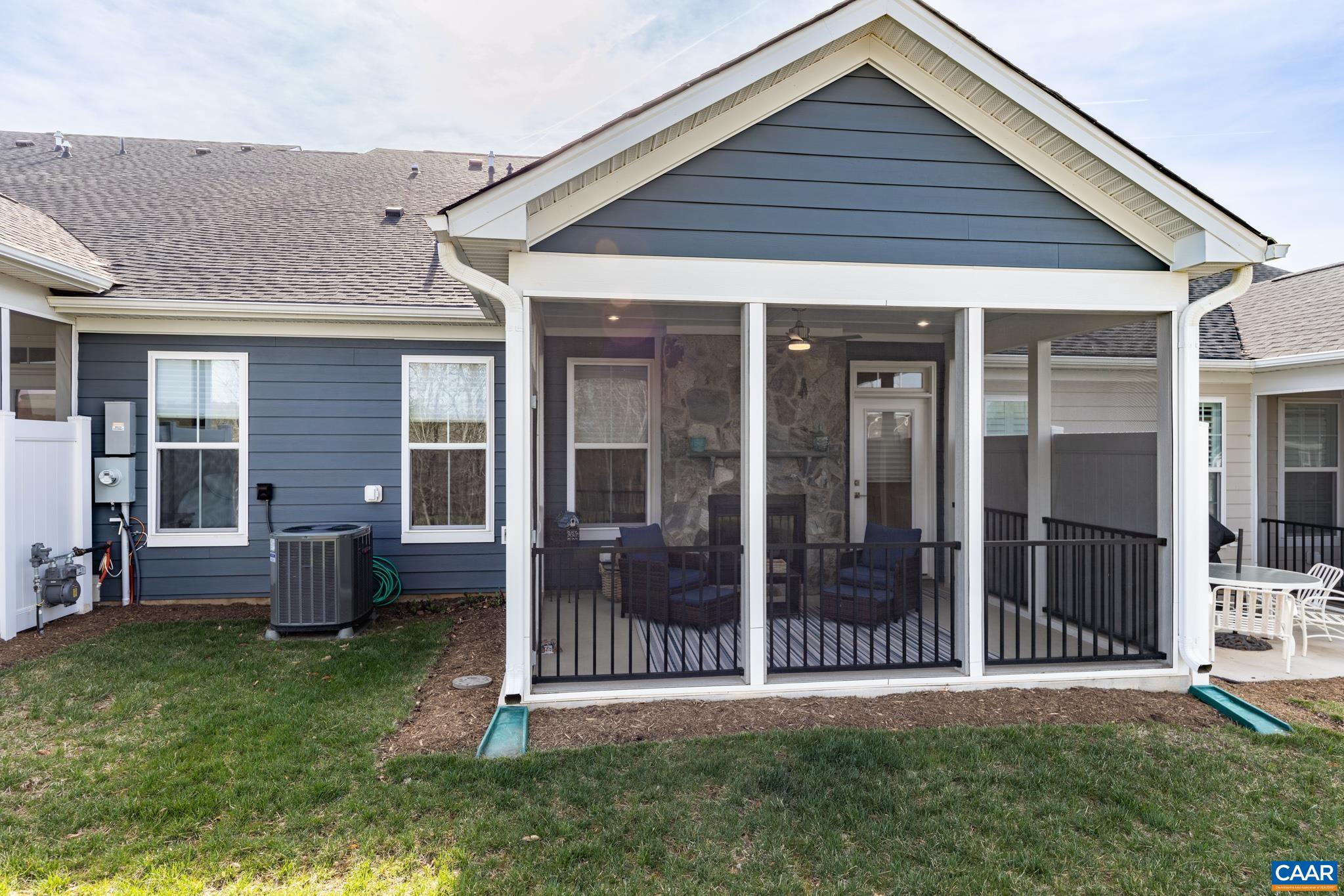 1313 LACONIA LN