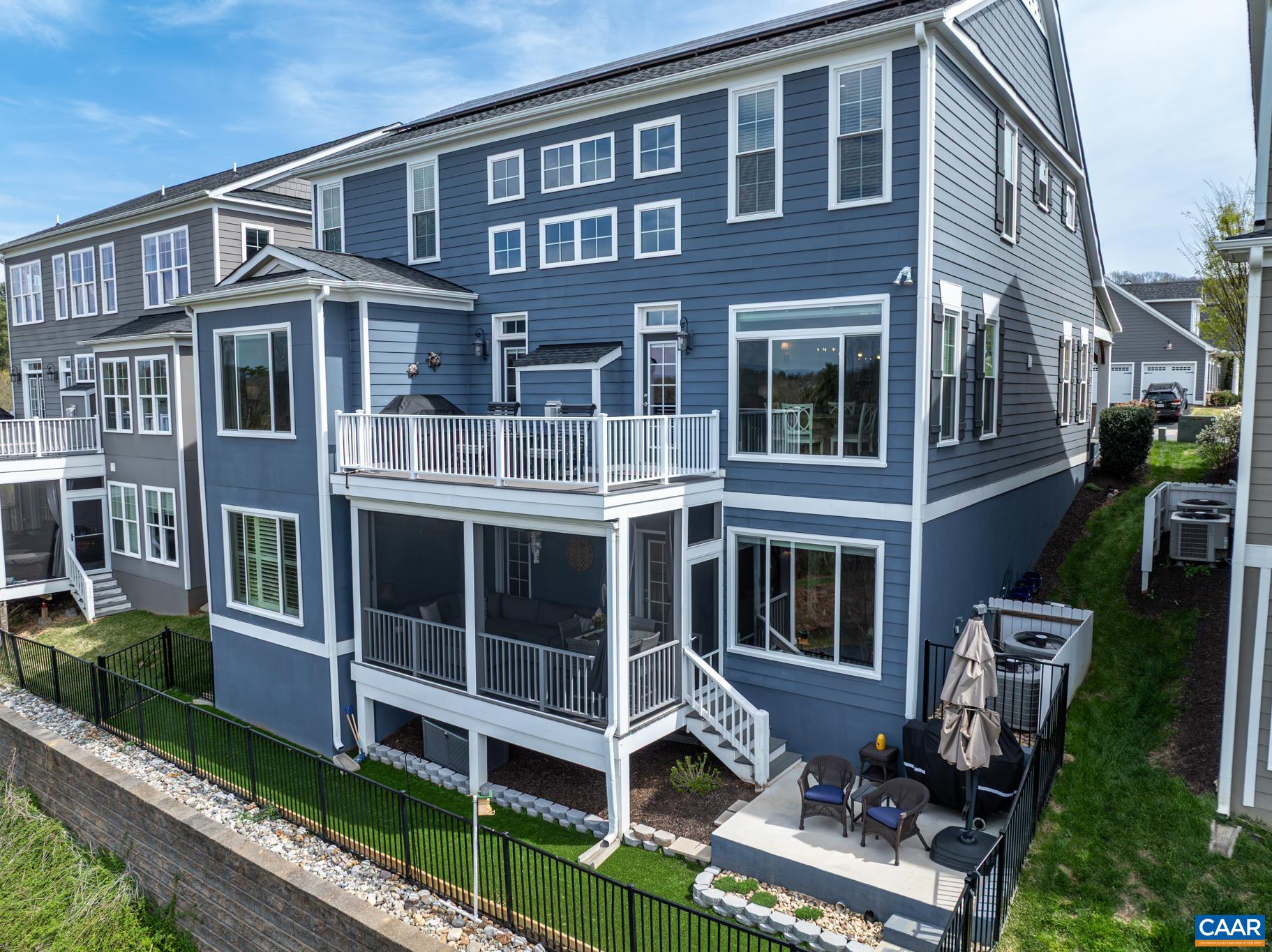 1885 MARIETTA DR