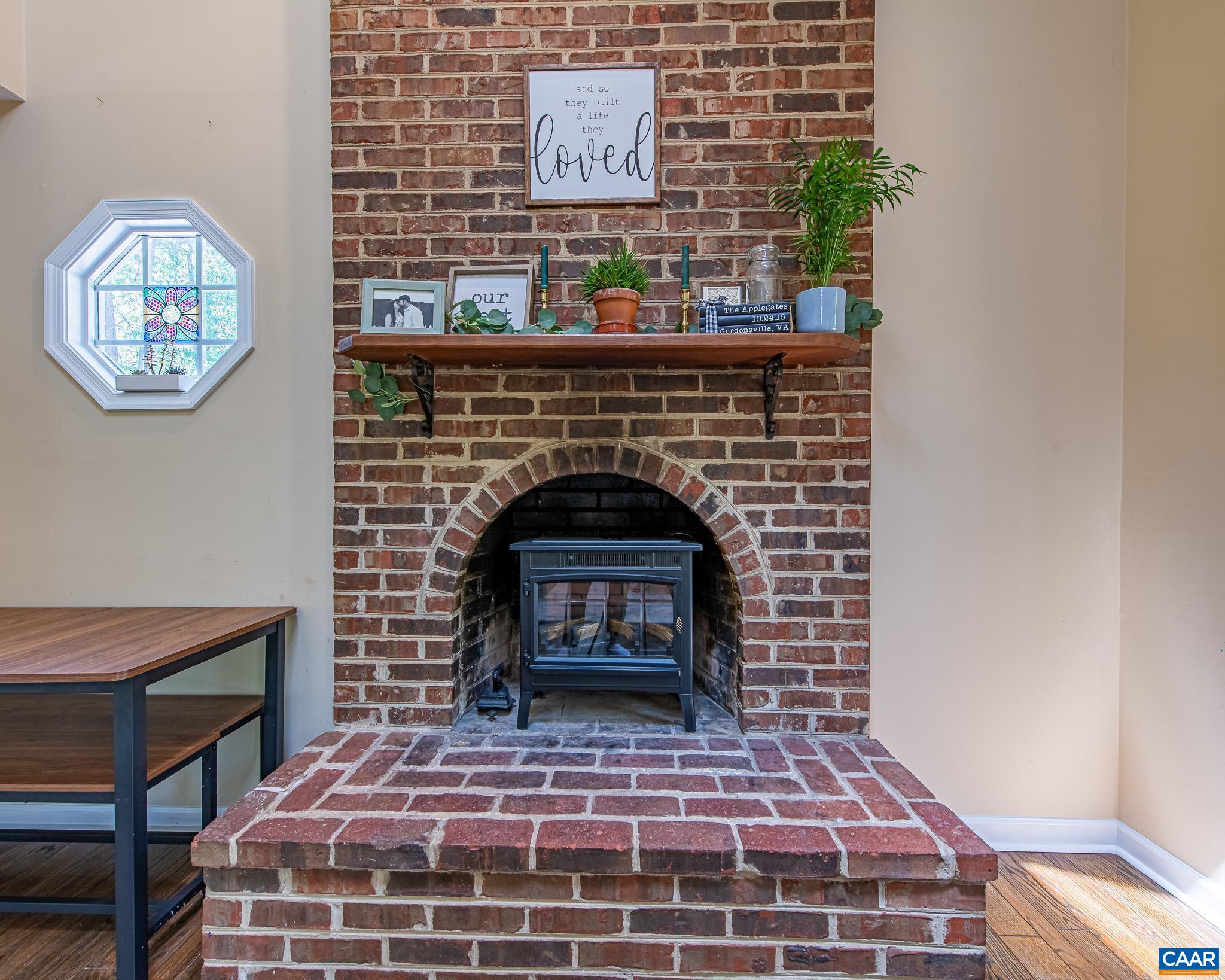942 JEFFERSON DR