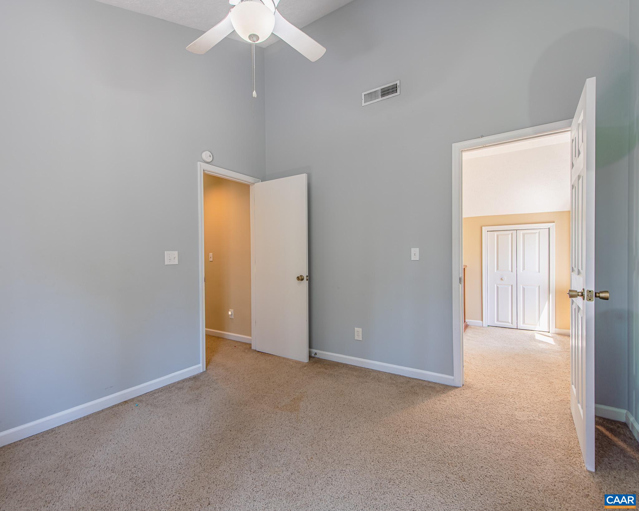 942 JEFFERSON DR