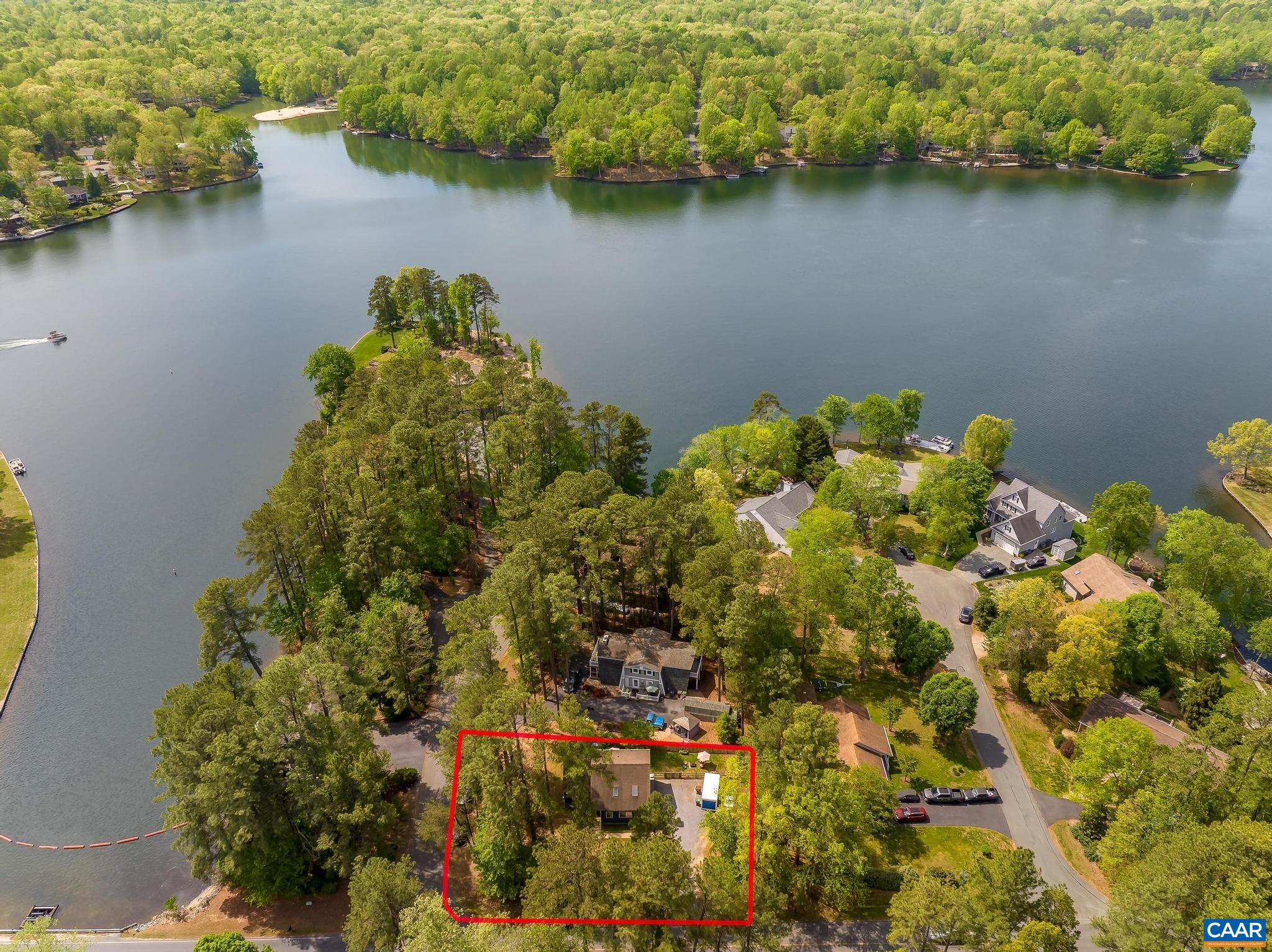 942 JEFFERSON DR