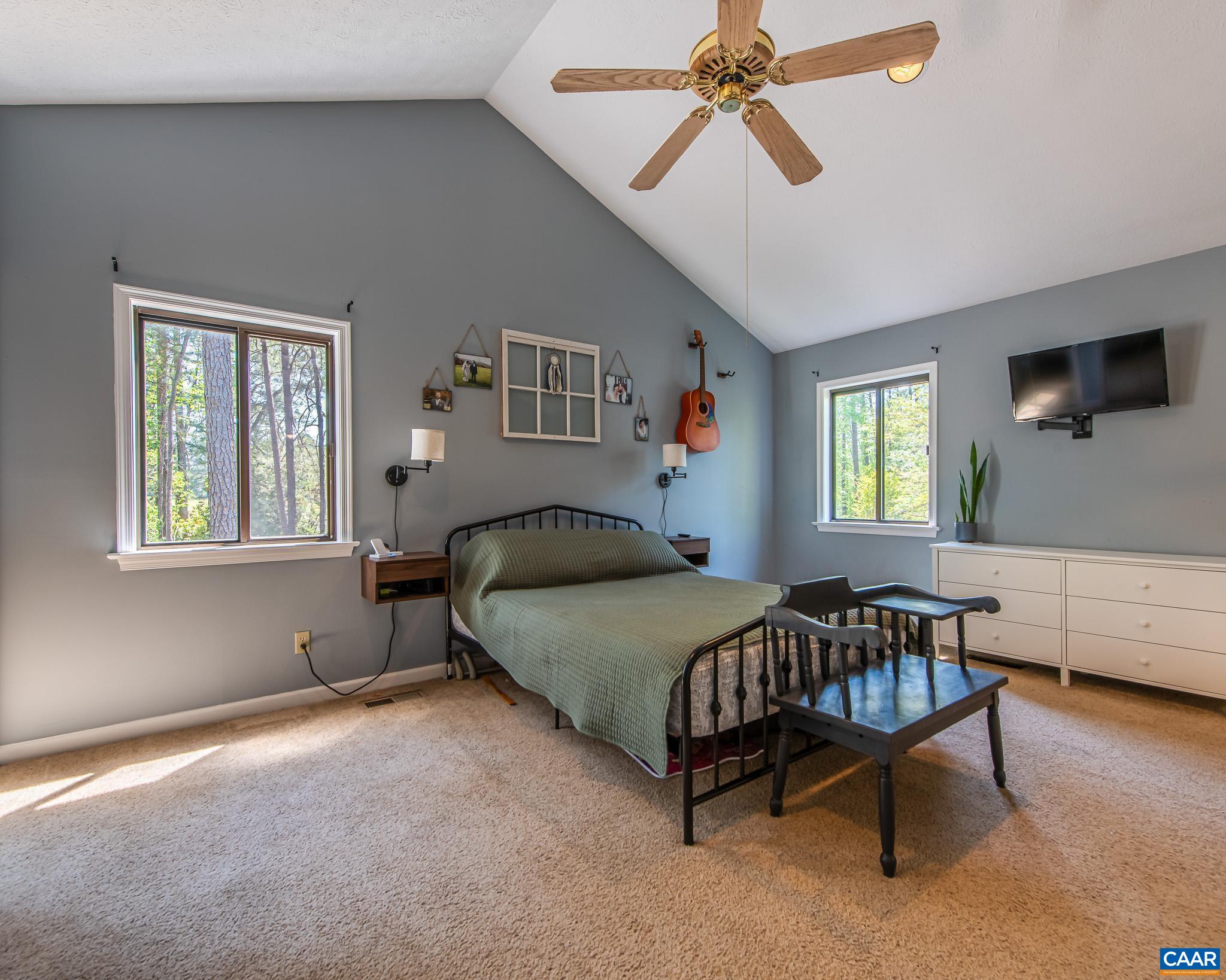 942 JEFFERSON DR