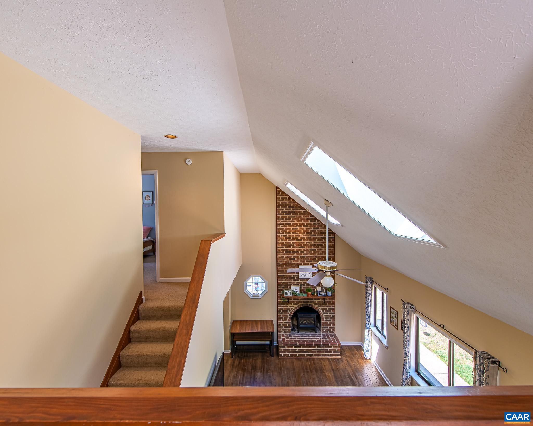 942 JEFFERSON DR