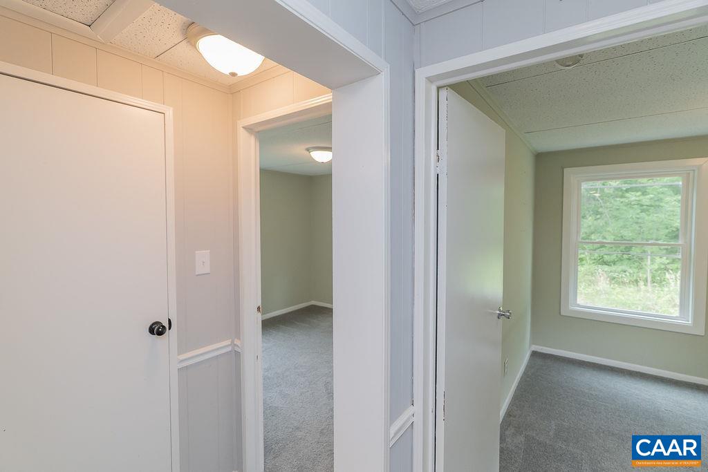 1043 FORD AVE