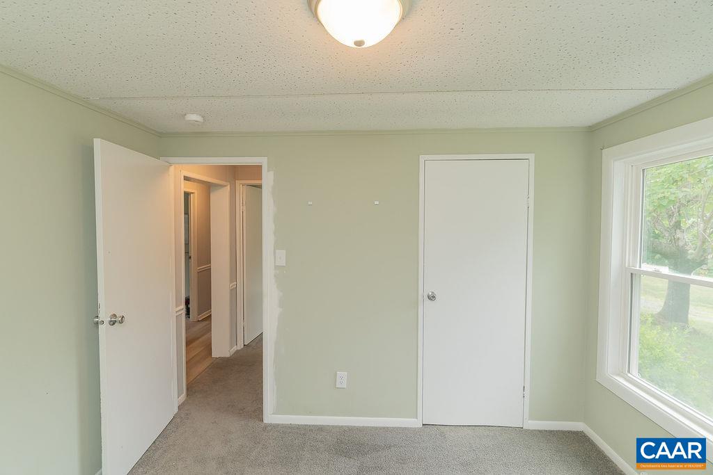 1043 FORD AVE