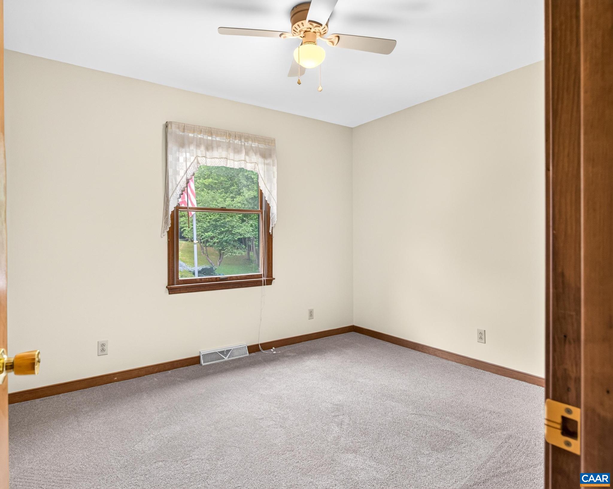 1379 RIDGE RD