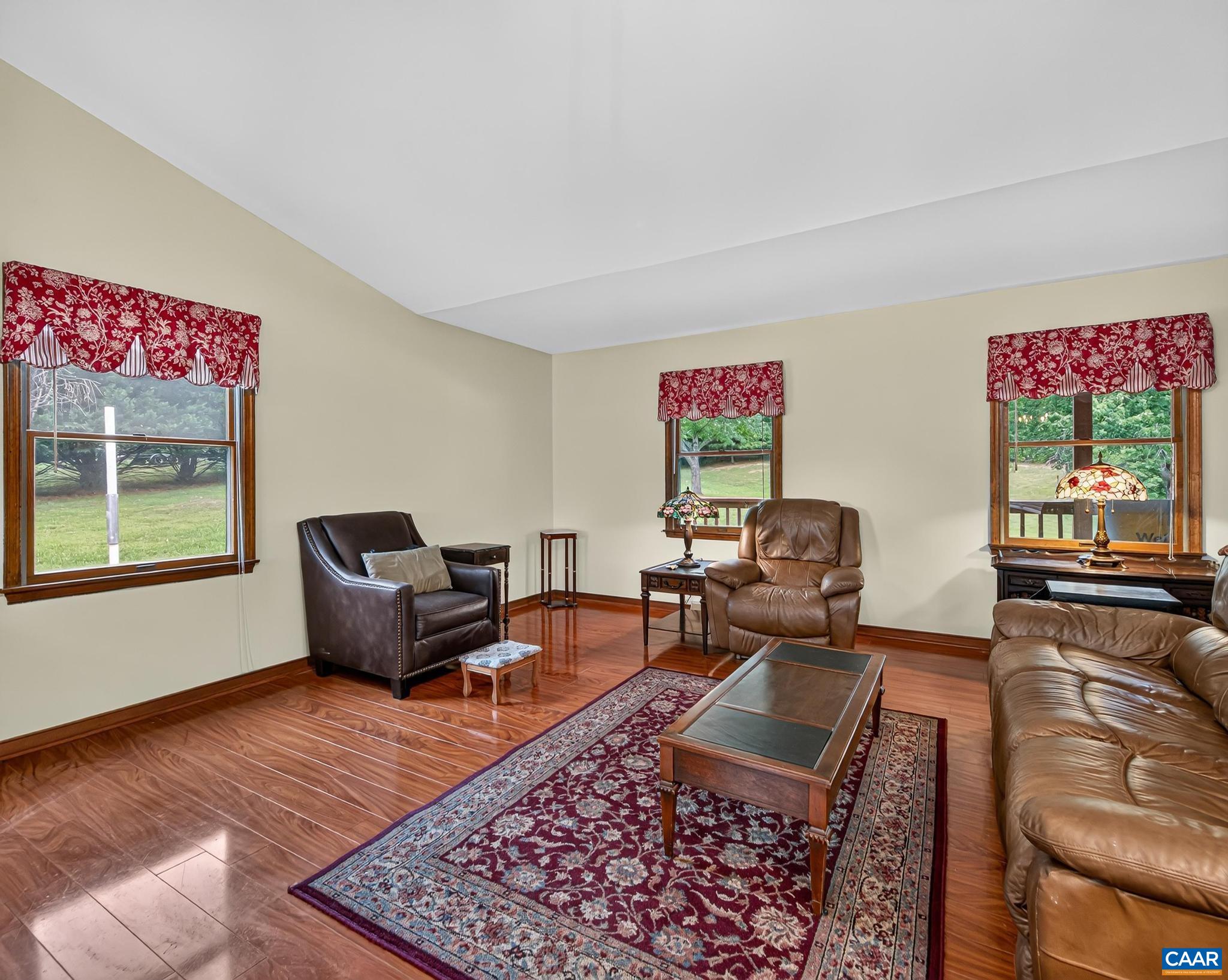 1379 RIDGE RD