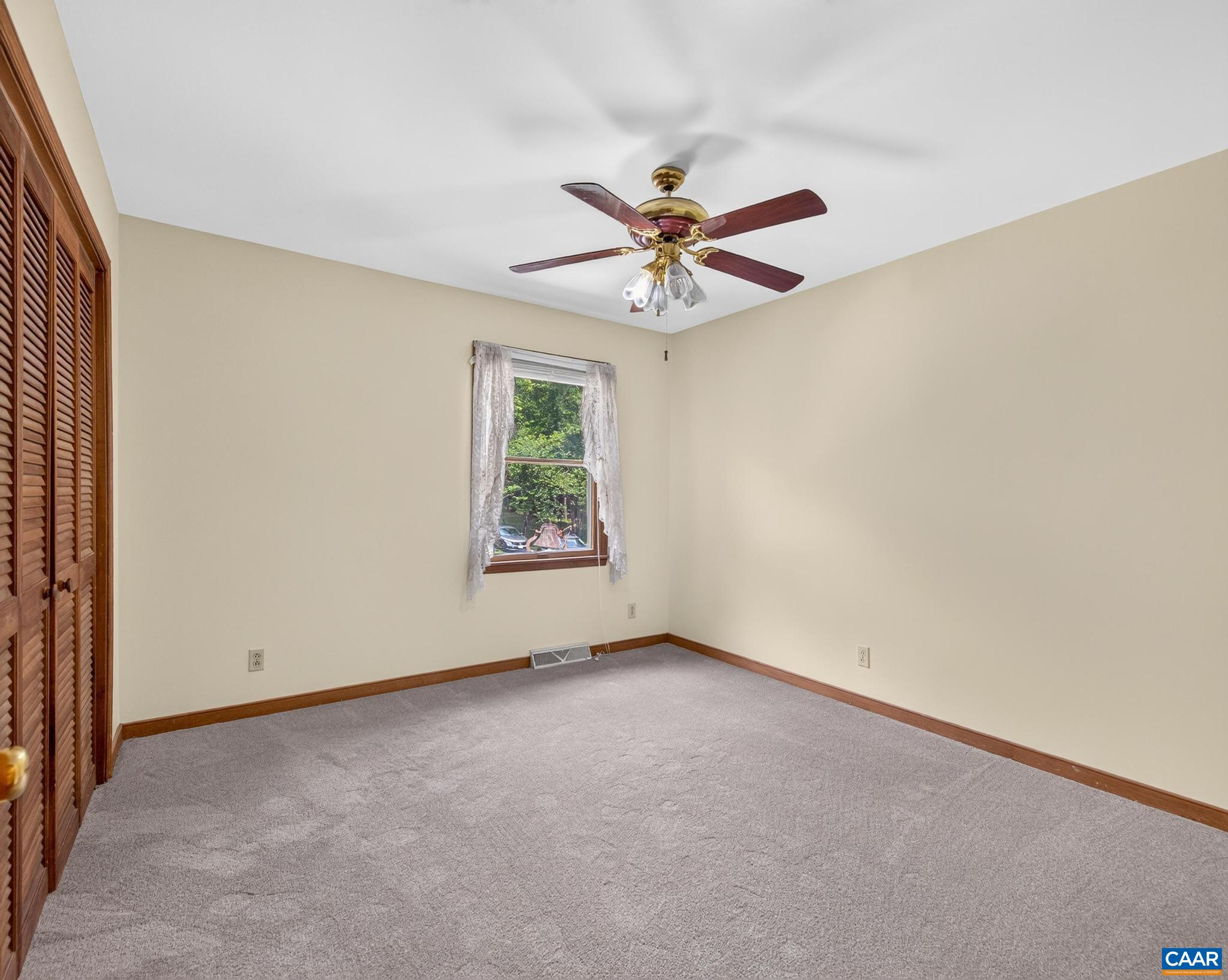 1379 RIDGE RD