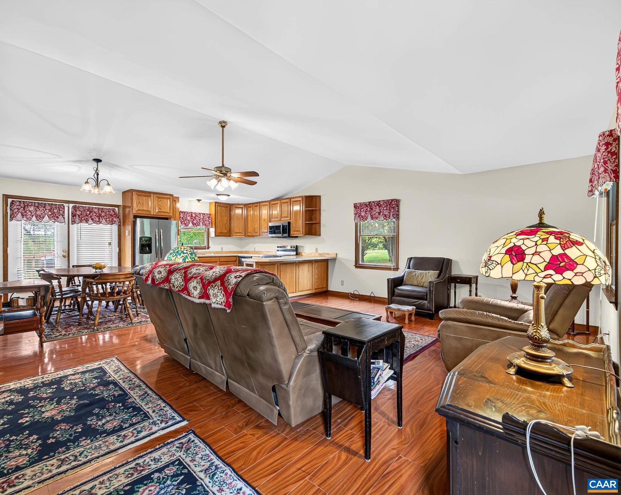 1379 RIDGE RD