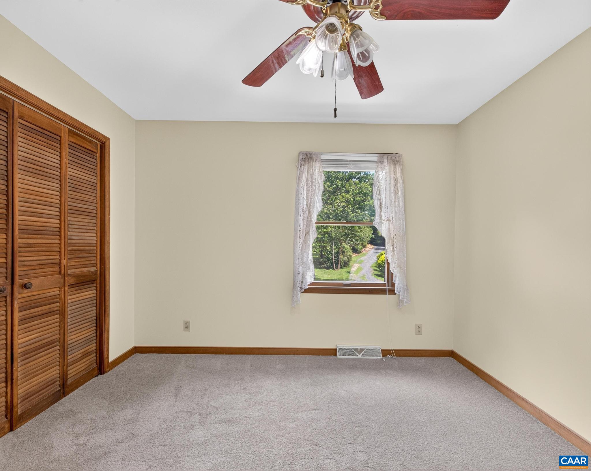 1379 RIDGE RD
