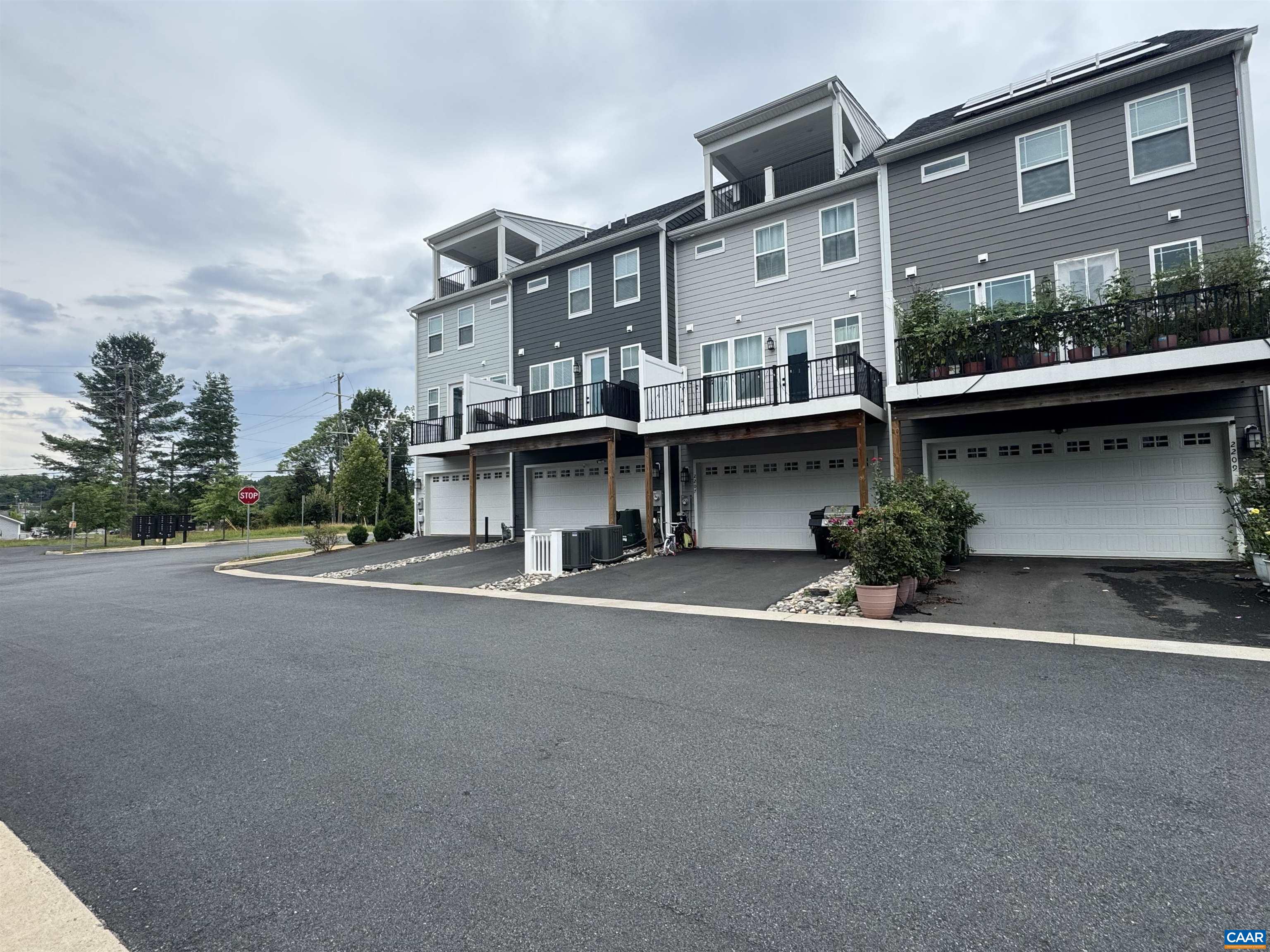 2208 BRINDLE LN