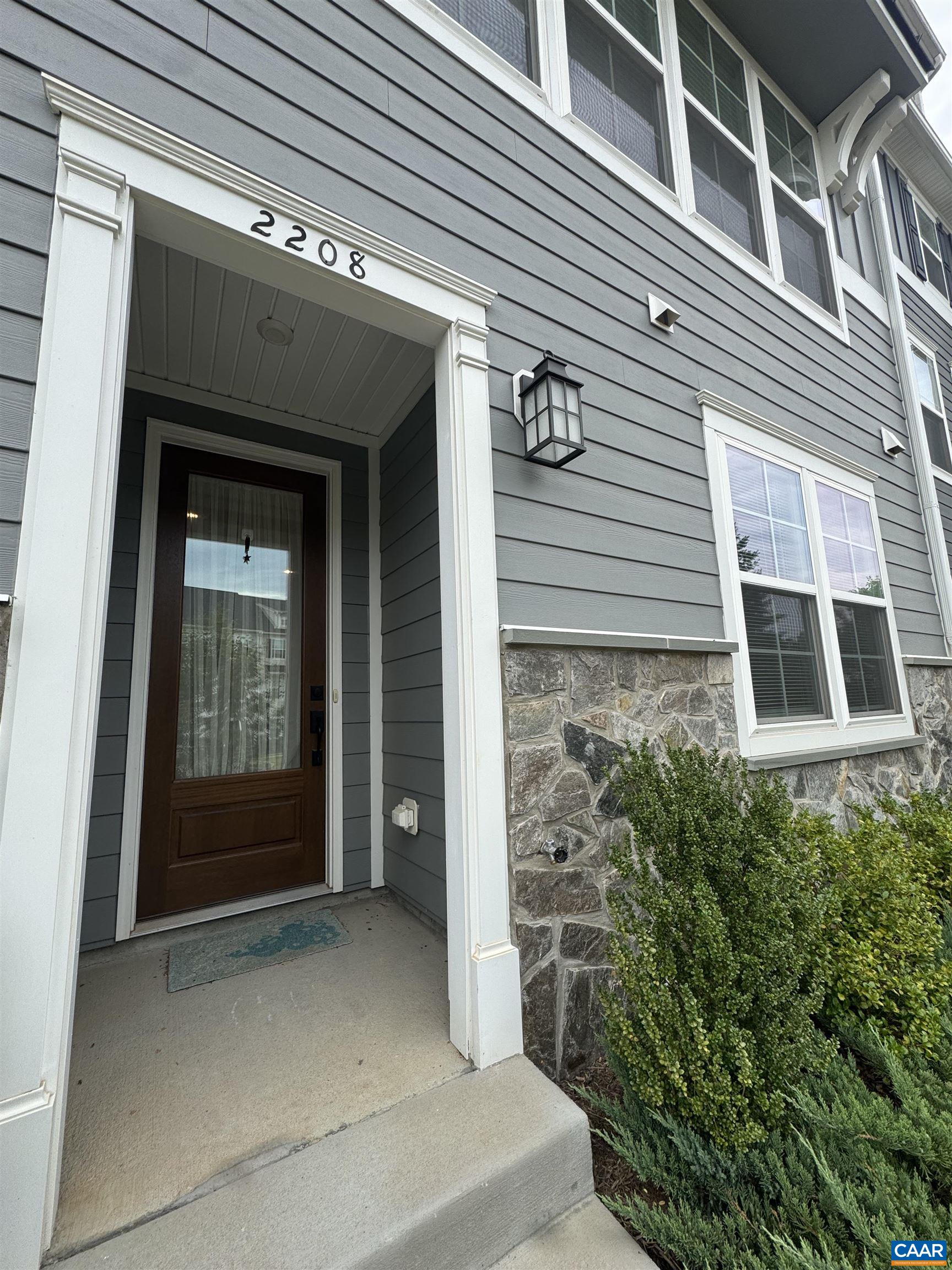 2208 BRINDLE LN