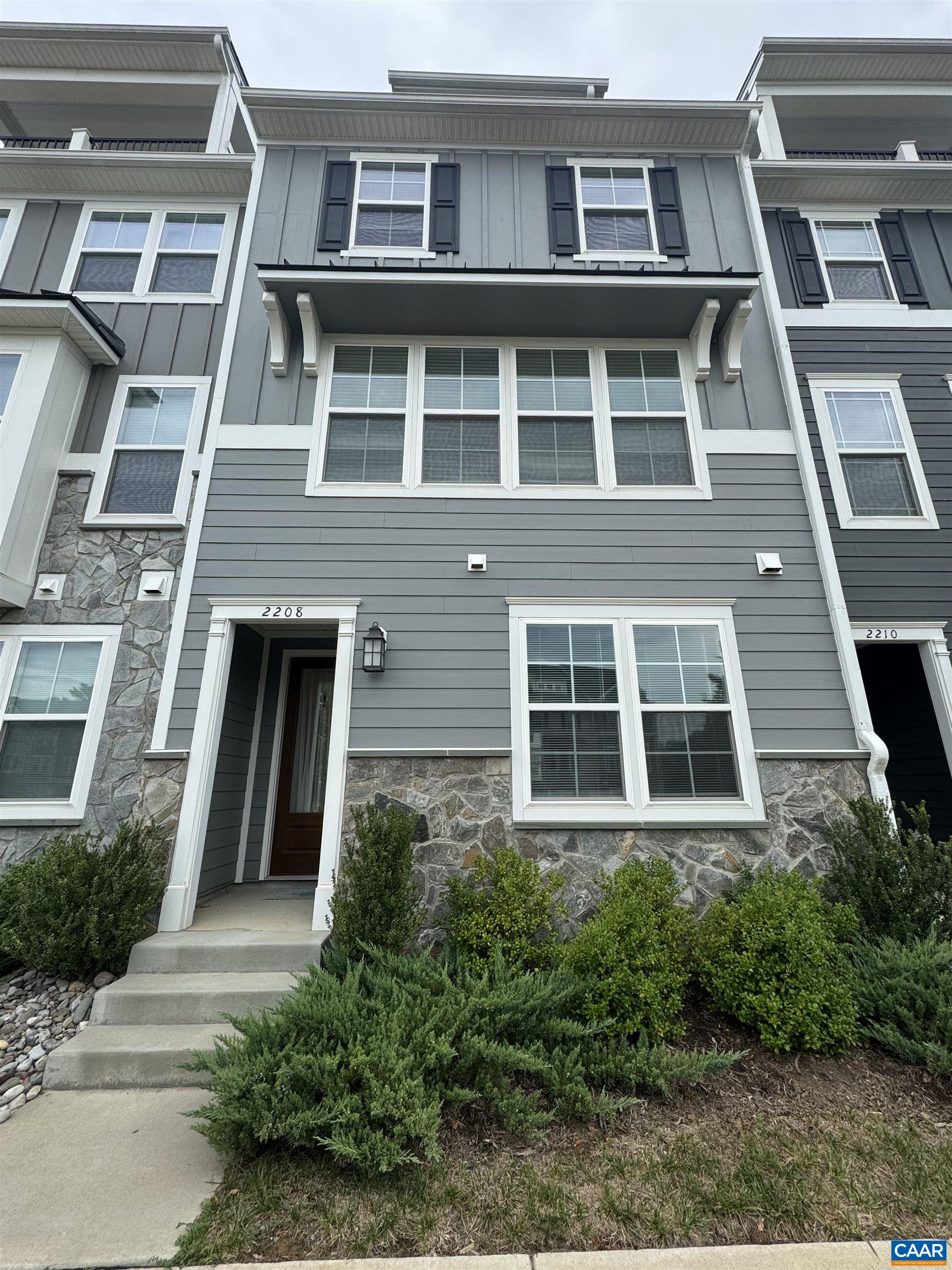 2208 BRINDLE LN