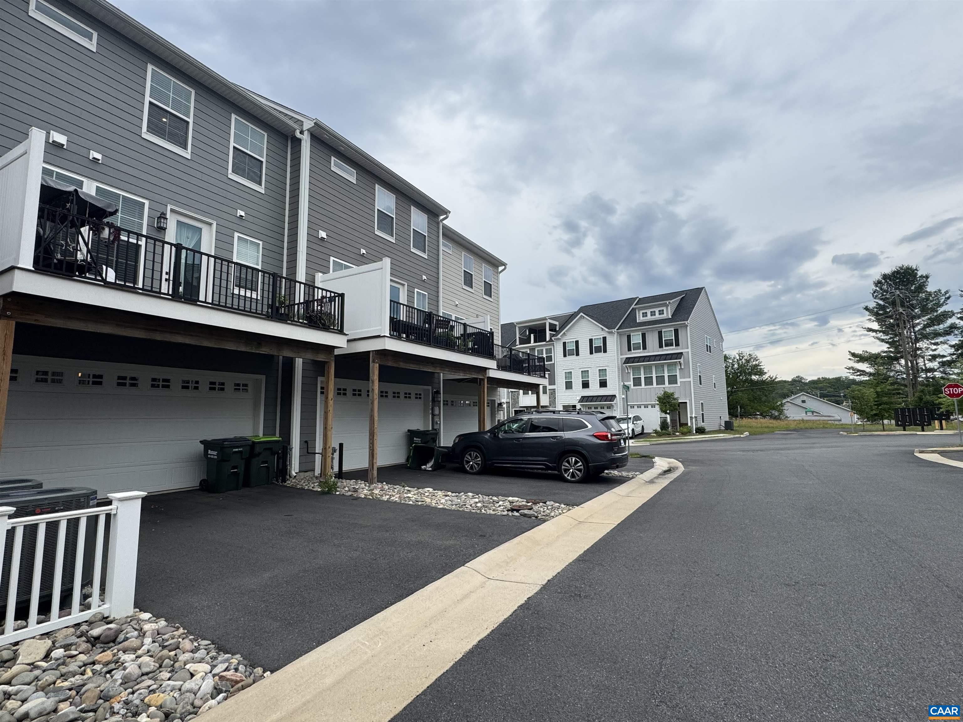 2208 BRINDLE LN
