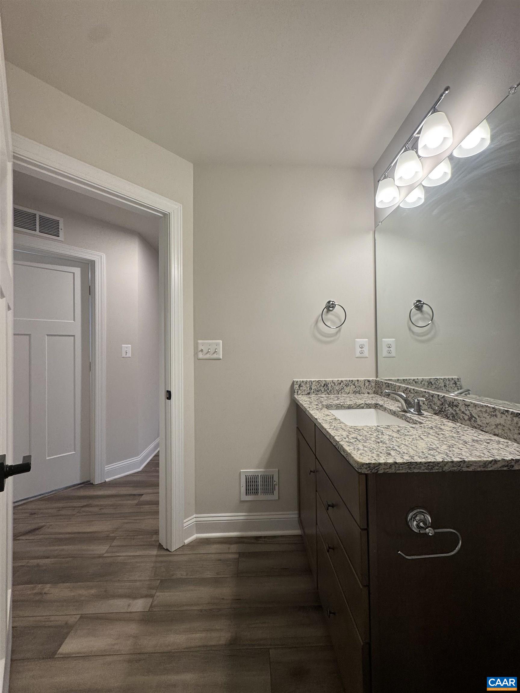 2208 BRINDLE LN