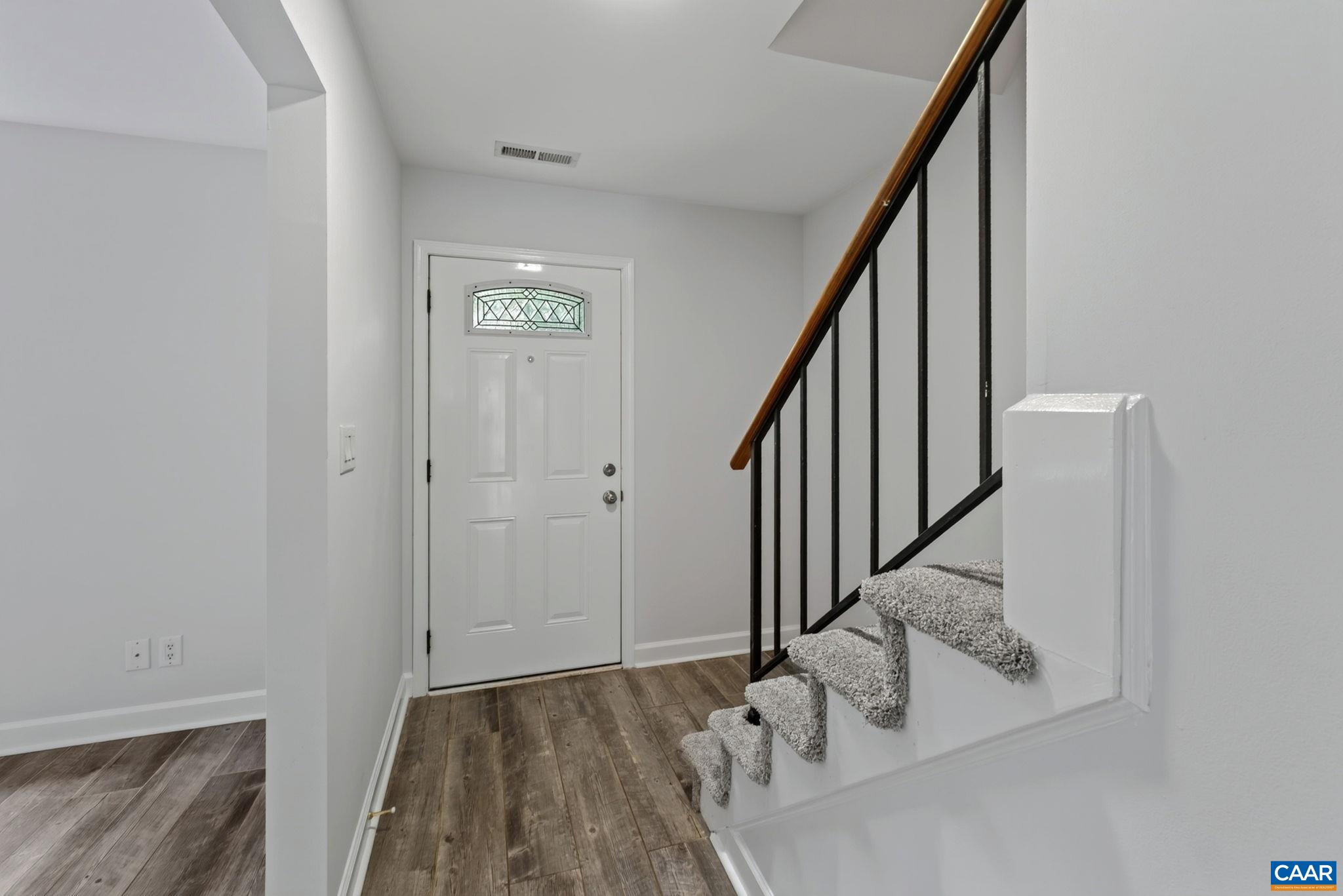 82 WOODLAKE DR