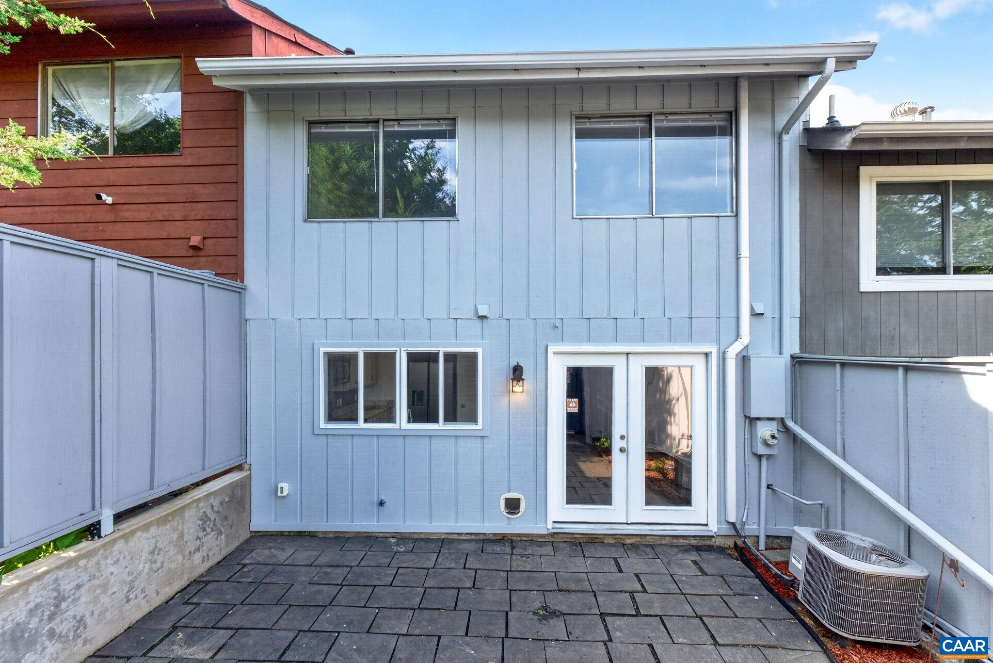 82 WOODLAKE DR