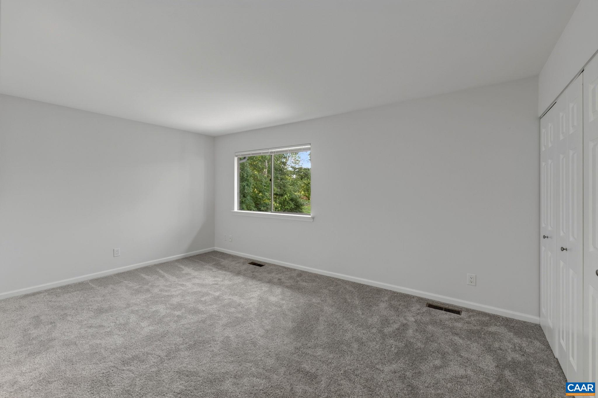 82 WOODLAKE DR