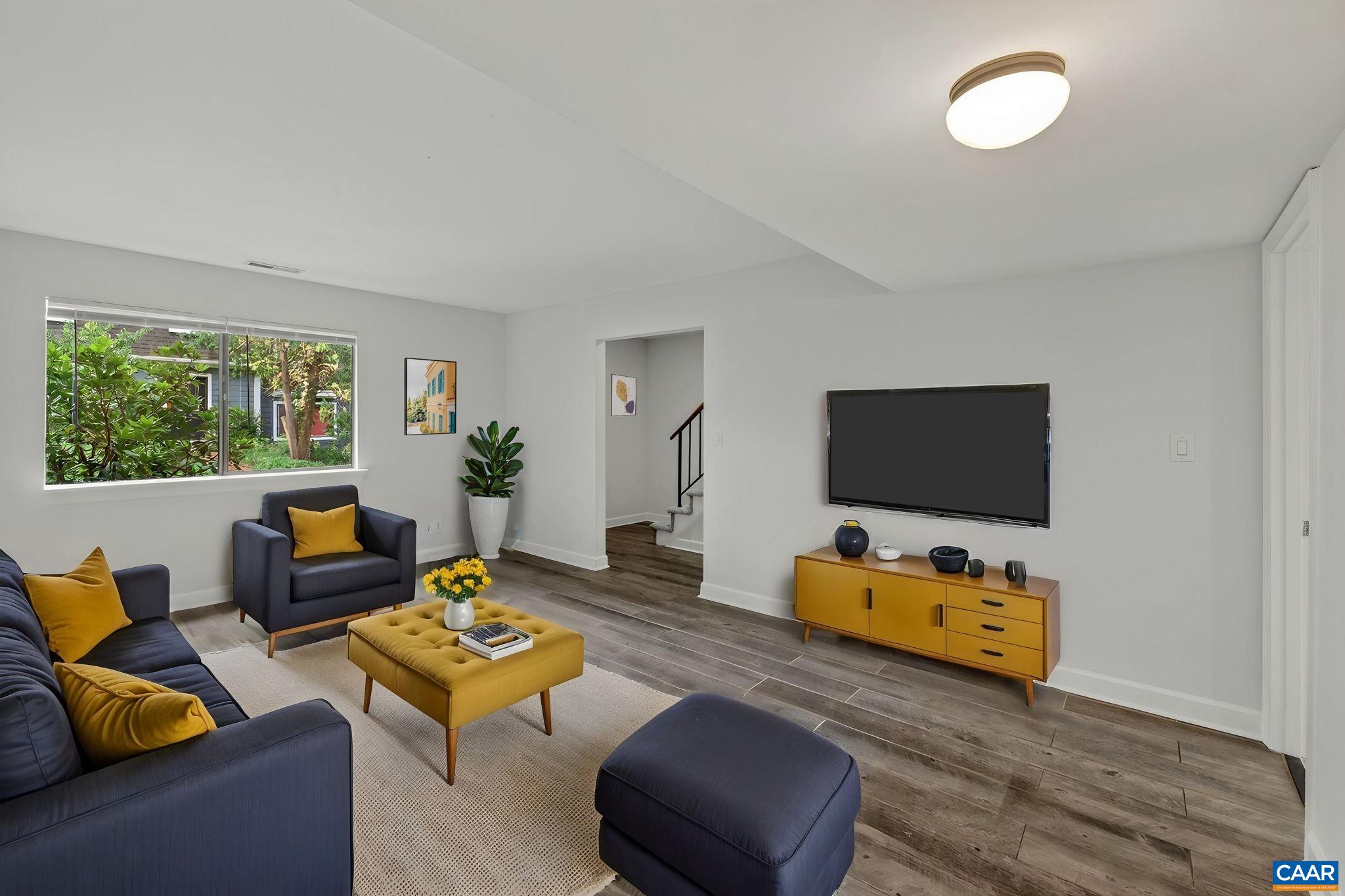 82 WOODLAKE DR