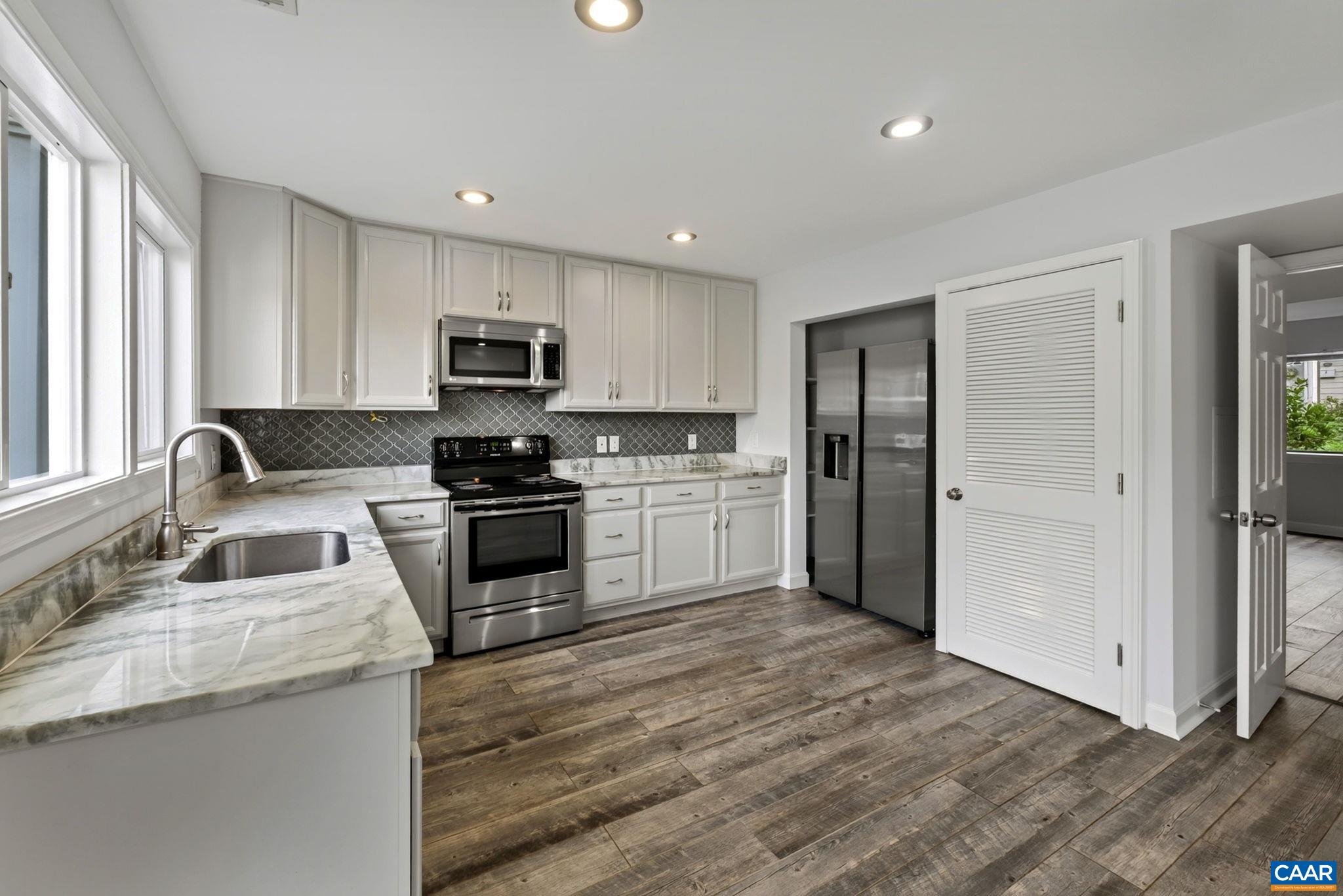 82 WOODLAKE DR