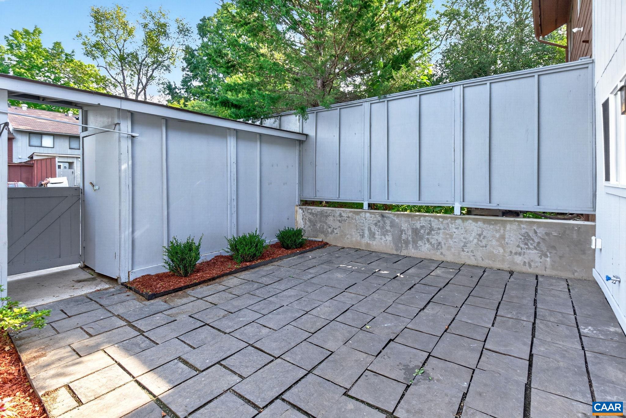 82 WOODLAKE DR