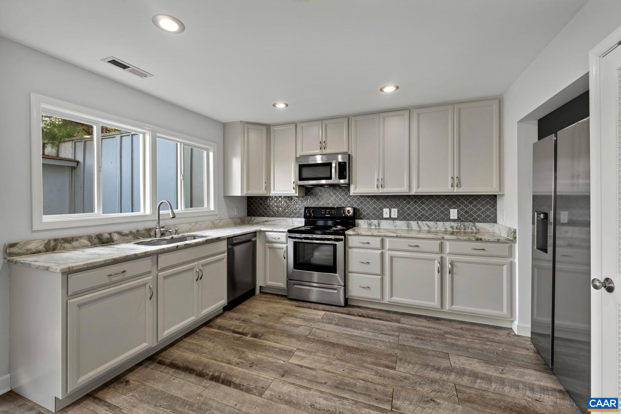 82 WOODLAKE DR