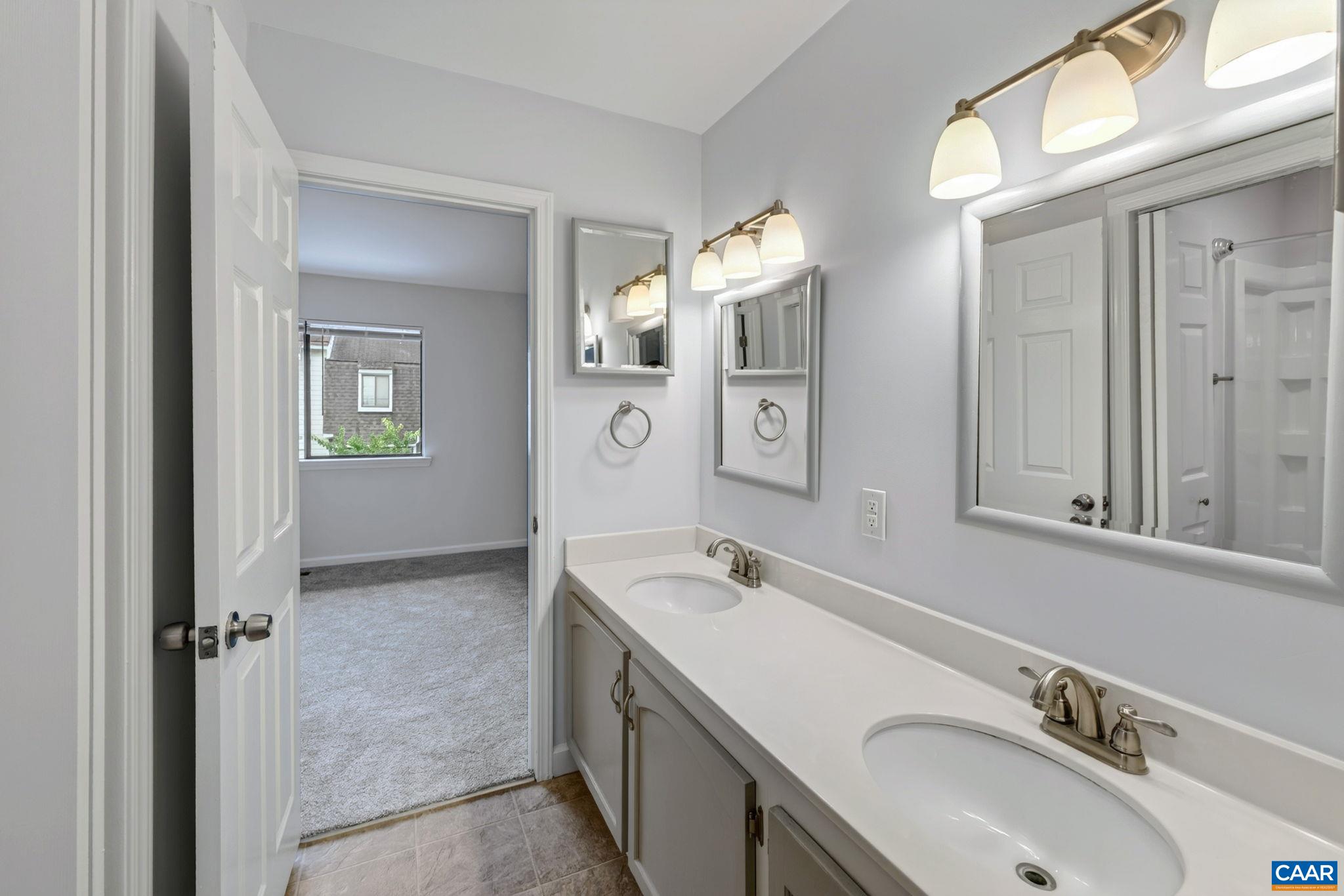 82 WOODLAKE DR