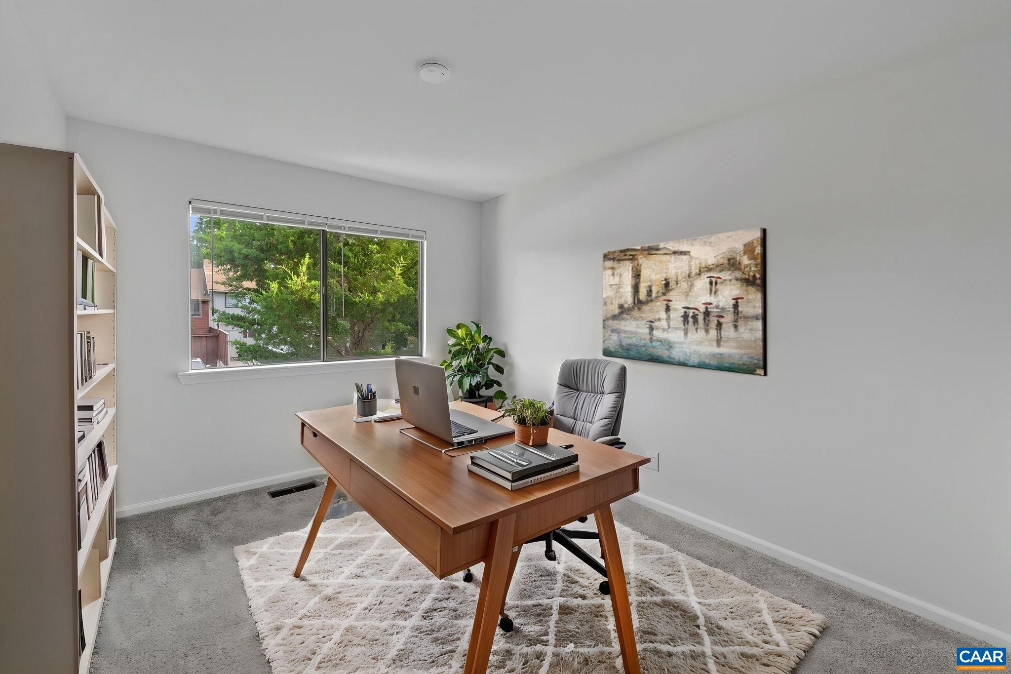 82 WOODLAKE DR