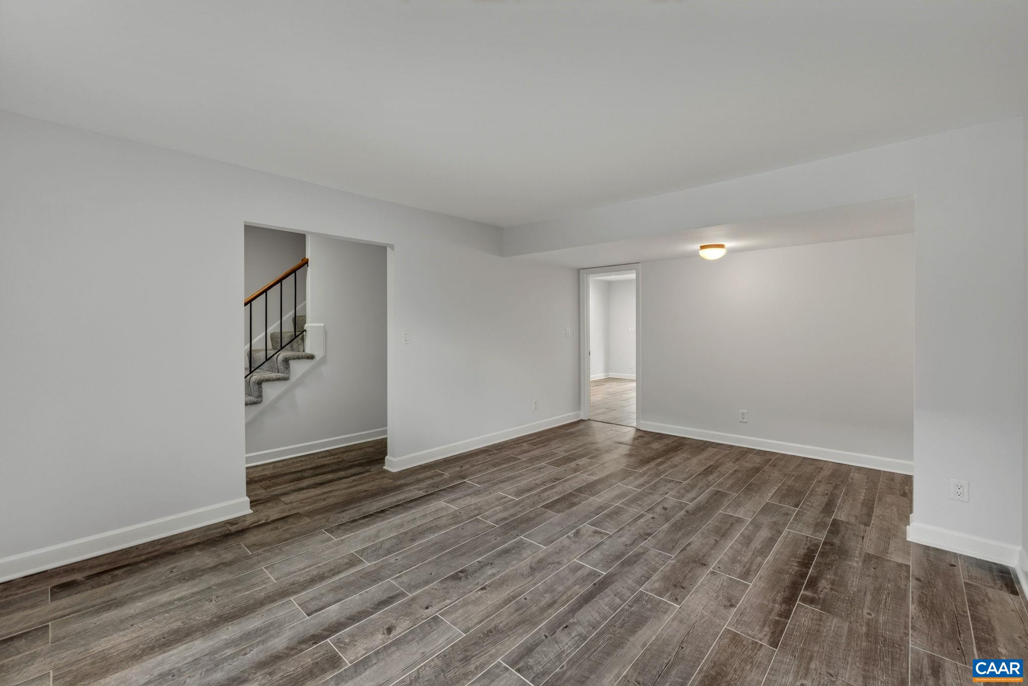 82 WOODLAKE DR