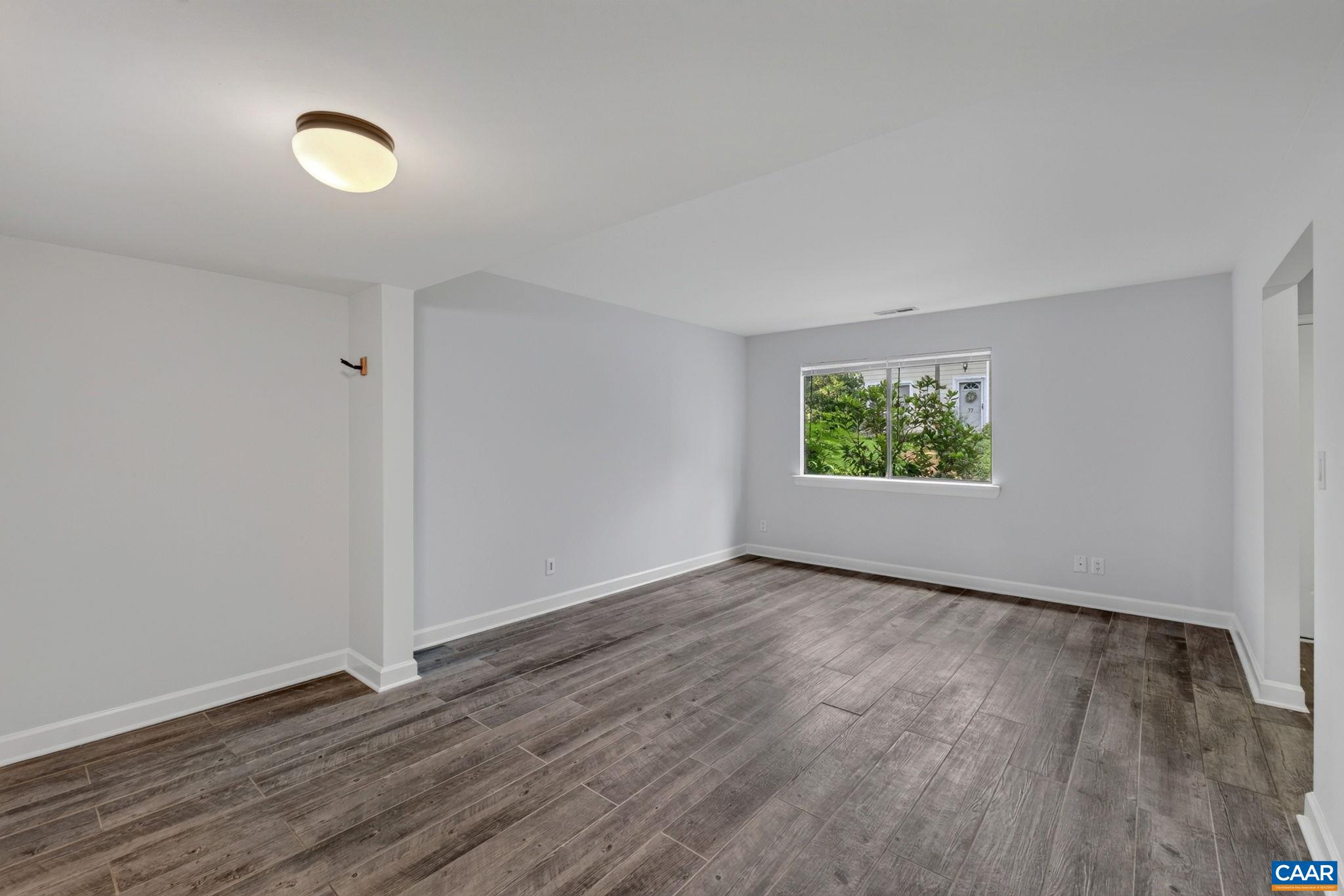 82 WOODLAKE DR