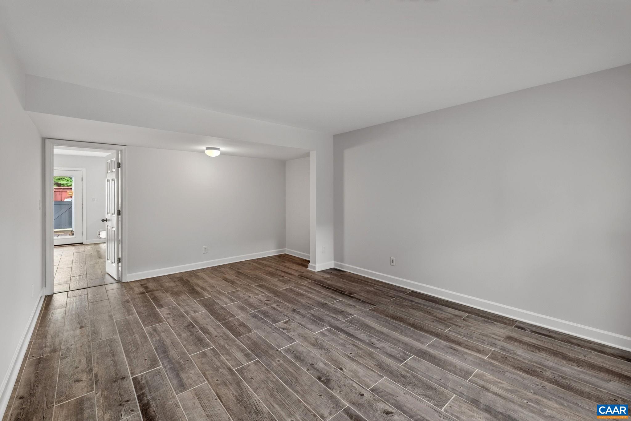 82 WOODLAKE DR