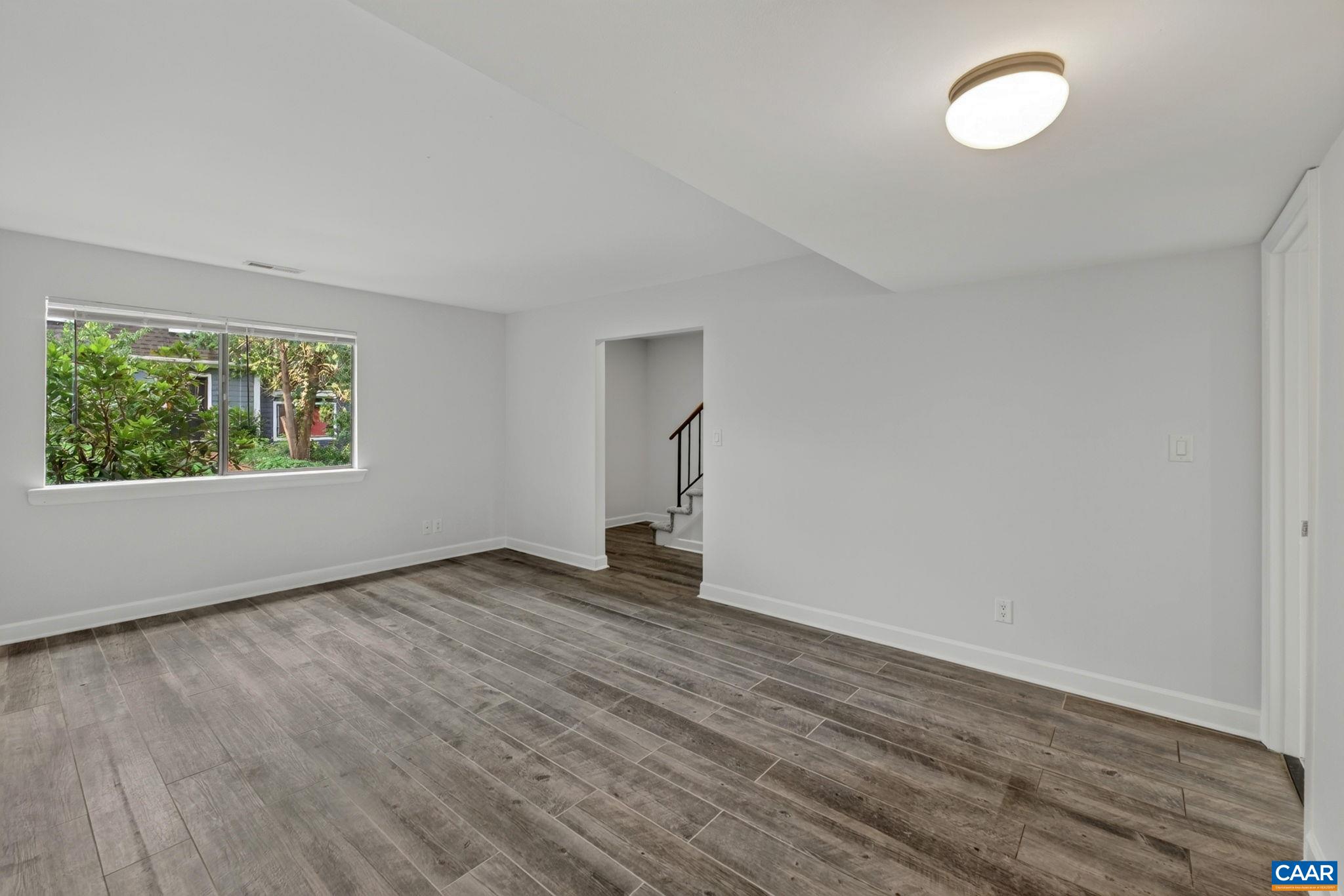 82 WOODLAKE DR